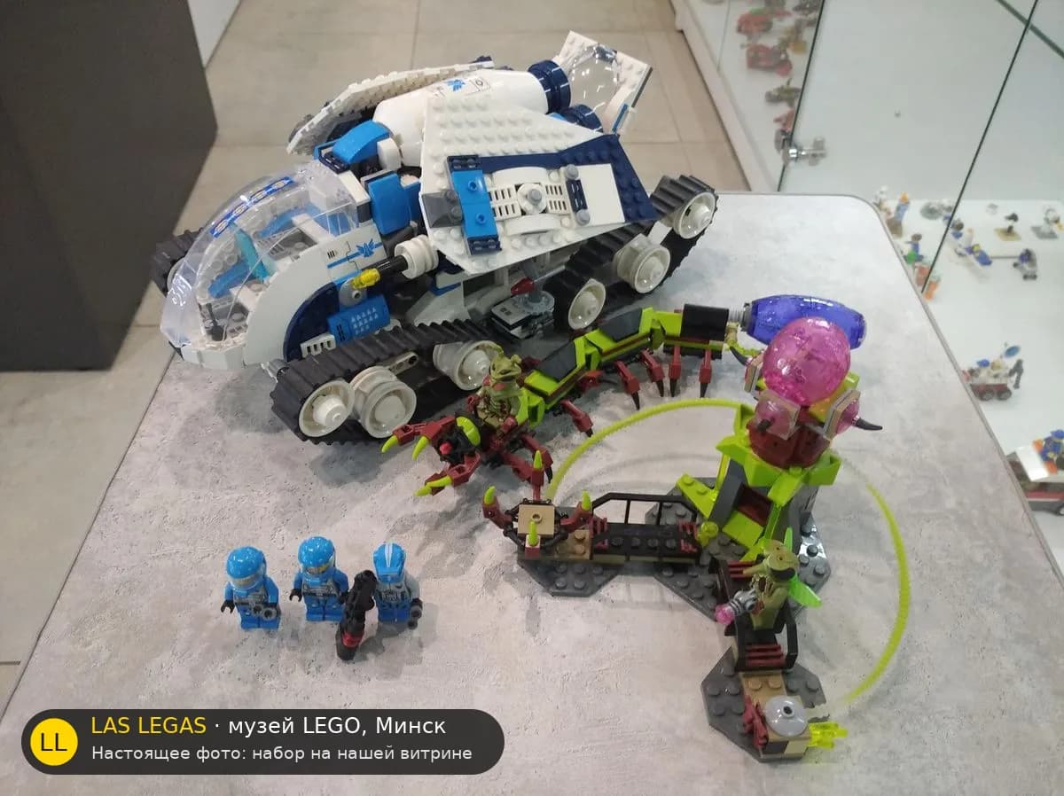 LEGO 70709 Галактический титан (Galactic Titan) на витрине музея Las Legas