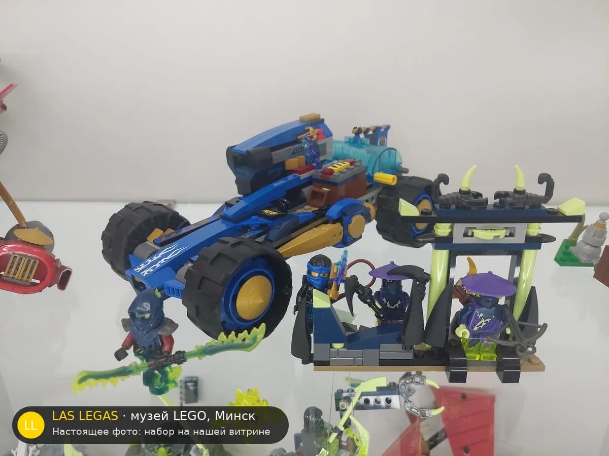 LEGO 70731 Джей Уокер (Jay Walker One) на витрине музея Las Legas