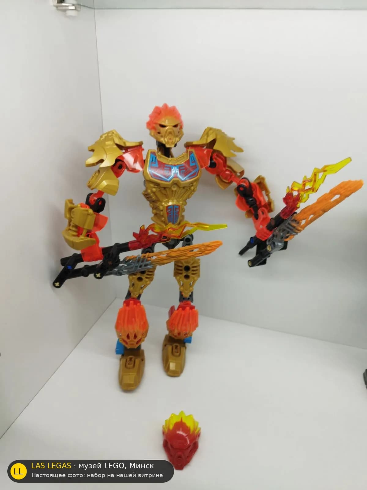 LEGO 71308 Тау — Объединитель Огня (Tahu - Uniter of Fire) на витрине музея Las Legas