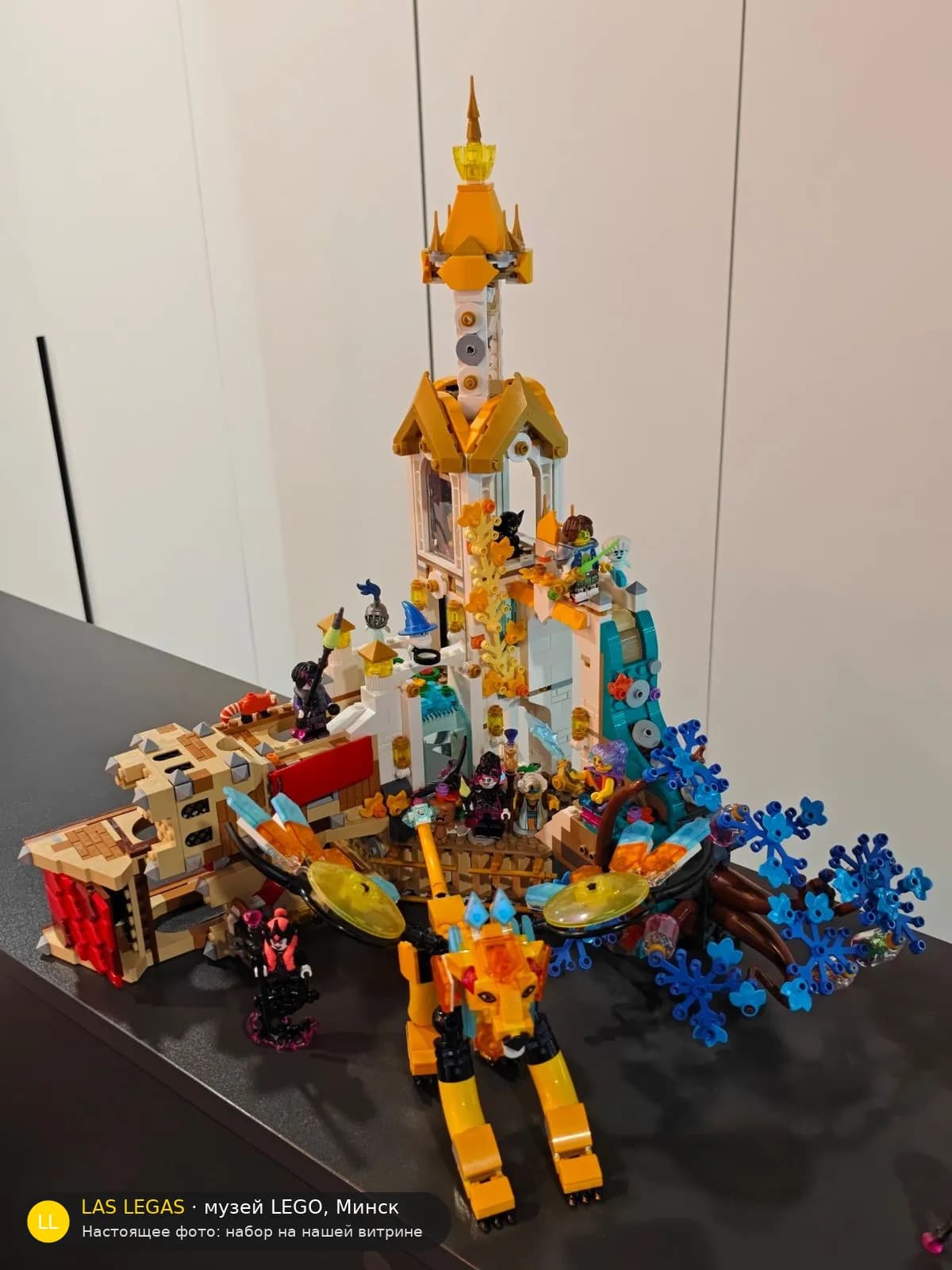 LEGO 71486 Замок Ноктюрния (Castle Nocturnia) на витрине музея Las Legas
