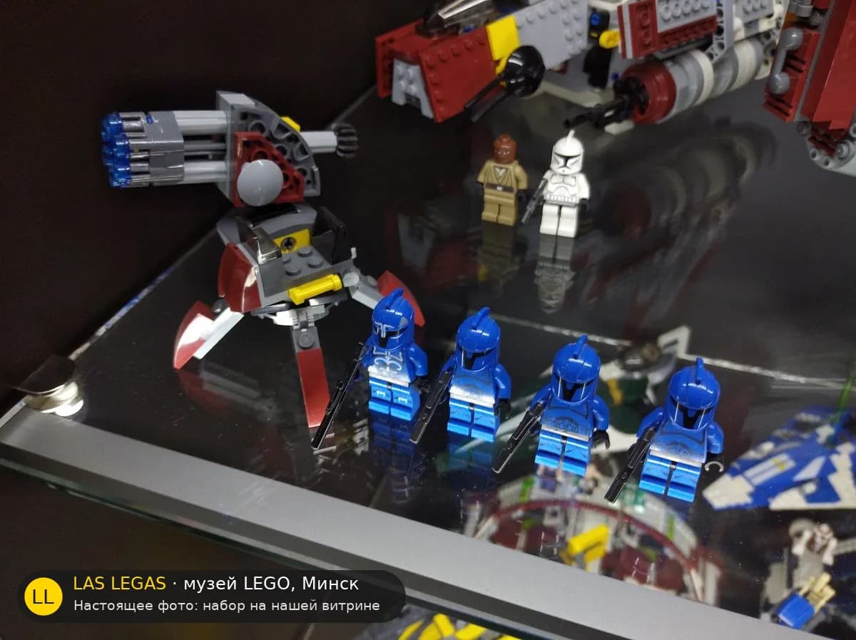 LEGO 75088 Сенатские коммандос (Senate Commando Troopers) на витрине музея Las Legas