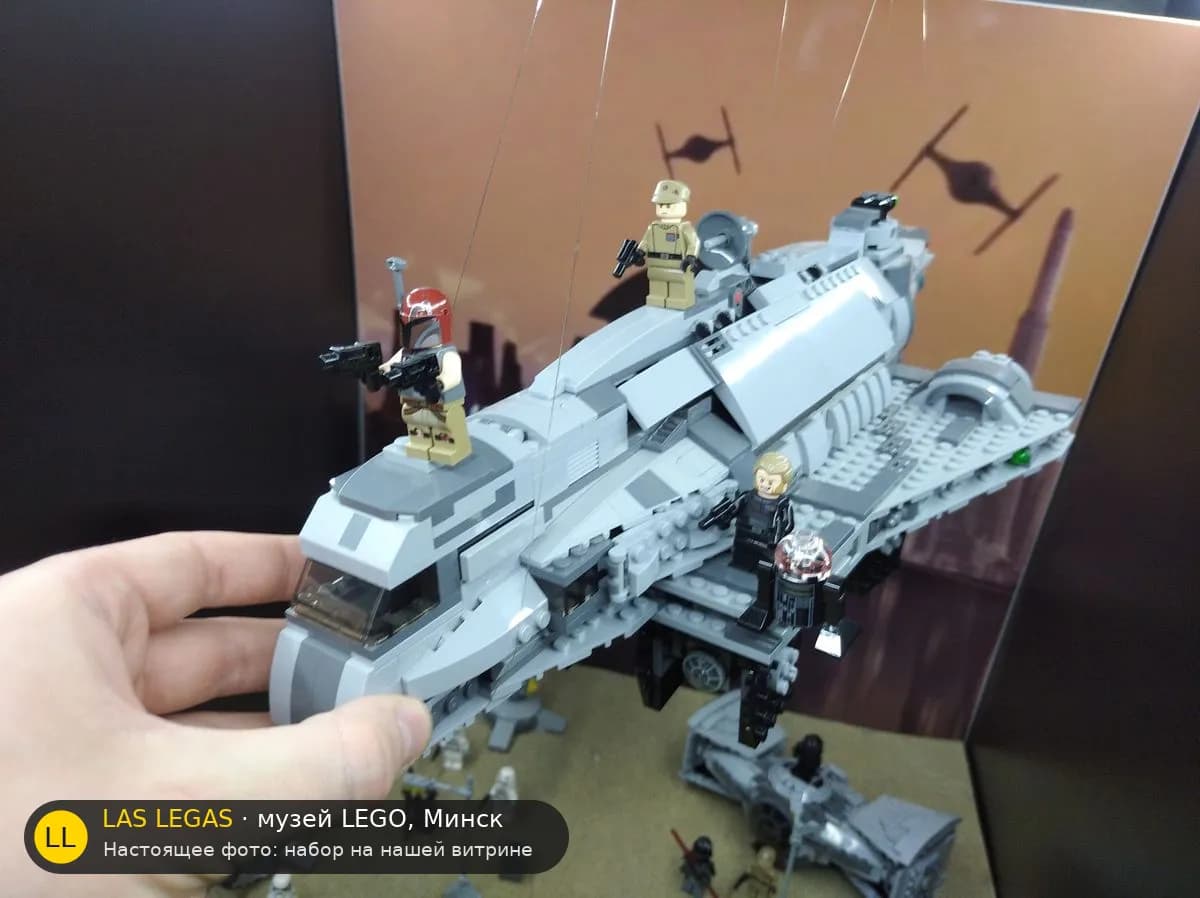 LEGO 75106 Имперский десантный корабль (Imperial Assault Carrier) на витрине музея Las Legas