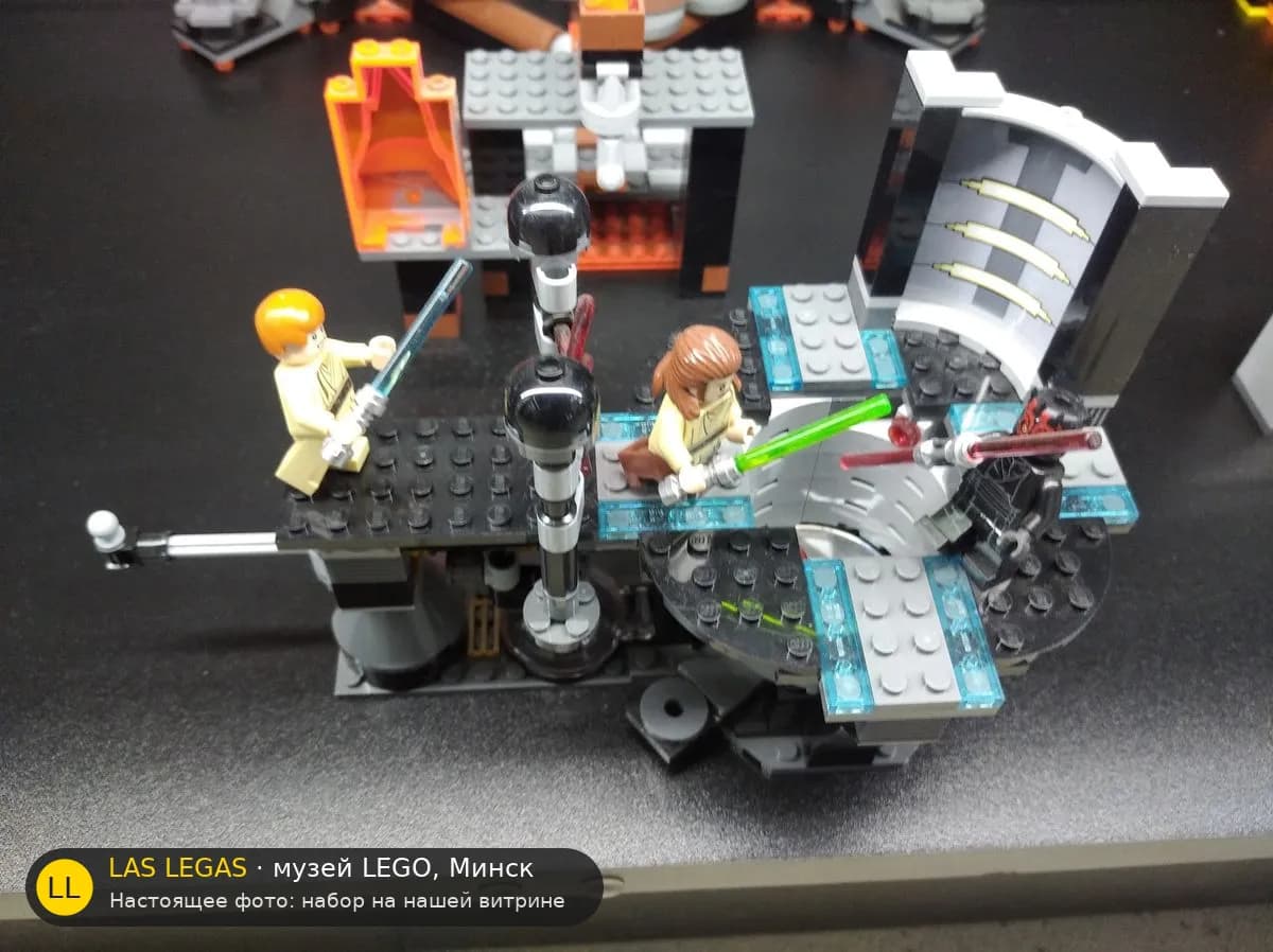 LEGO 75169 Поединок на Набу (Duel on Naboo) на витрине музея Las Legas