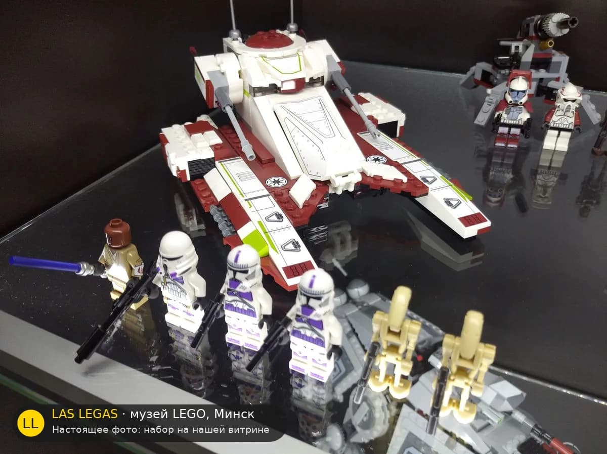 LEGO 75342 Республиканский истребитель танков (Republic Fighter Tank) на витрине музея Las Legas