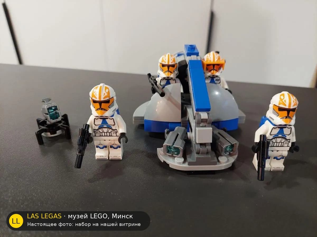 LEGO 75359 332-й отряд Асоки — боевой набор клонов (332nd Ahsoka's Clone Trooper Battle Pack) на витрине музея Las Legas