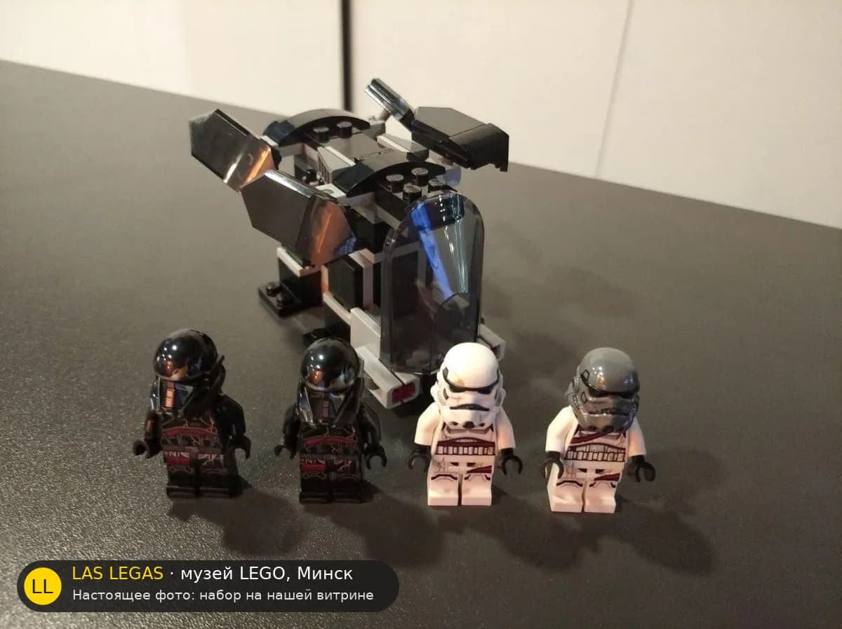 LEGO 75412 Боевой набор: штурмовики смерти и ночные штурмовики (Death Trooper & Night Trooper Battle Pack) на витрине музея Las Legas