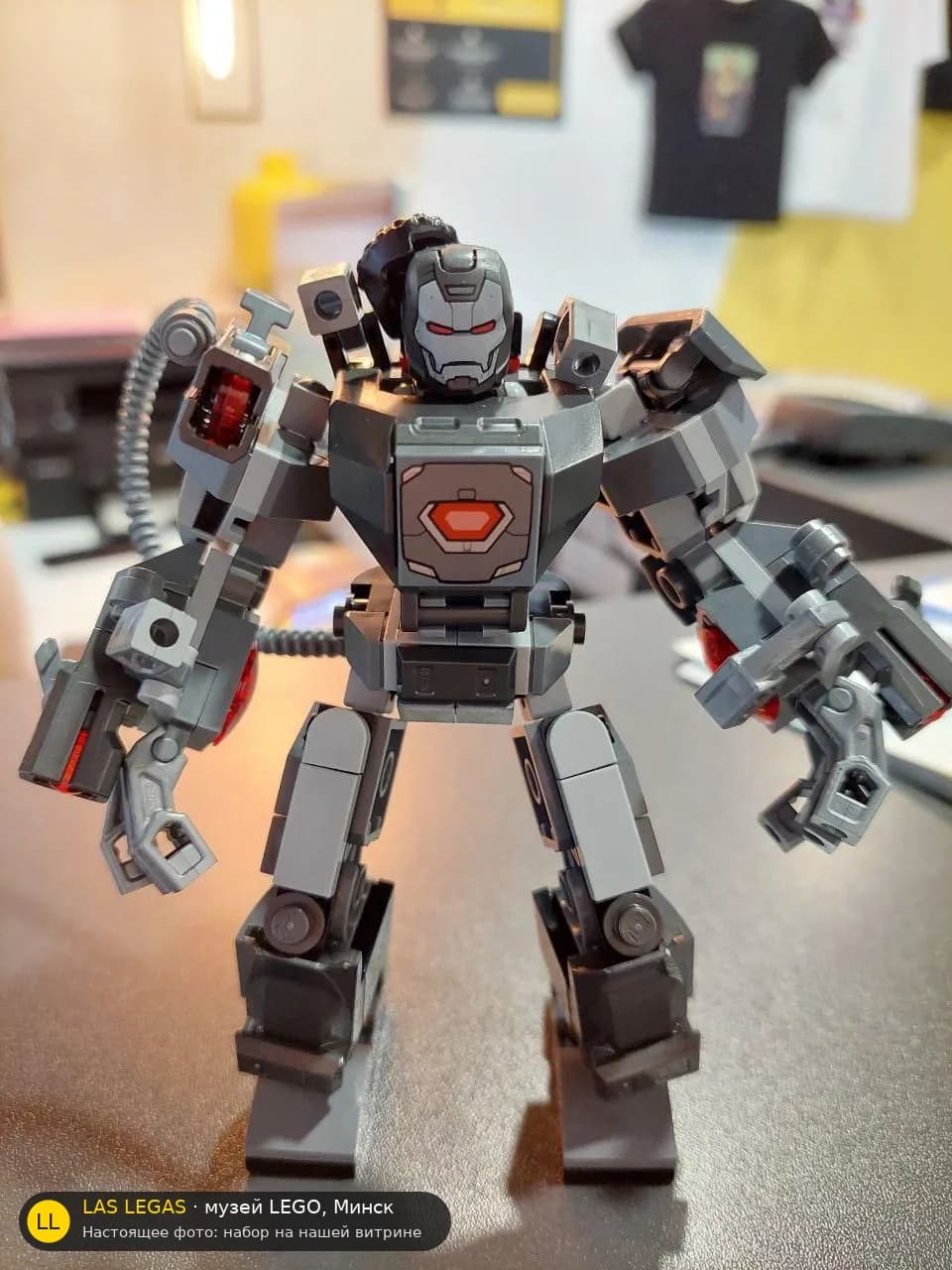 LEGO 76277 War Machine Mech Armor (War Machine Mech Armor) на витрине музея Las Legas