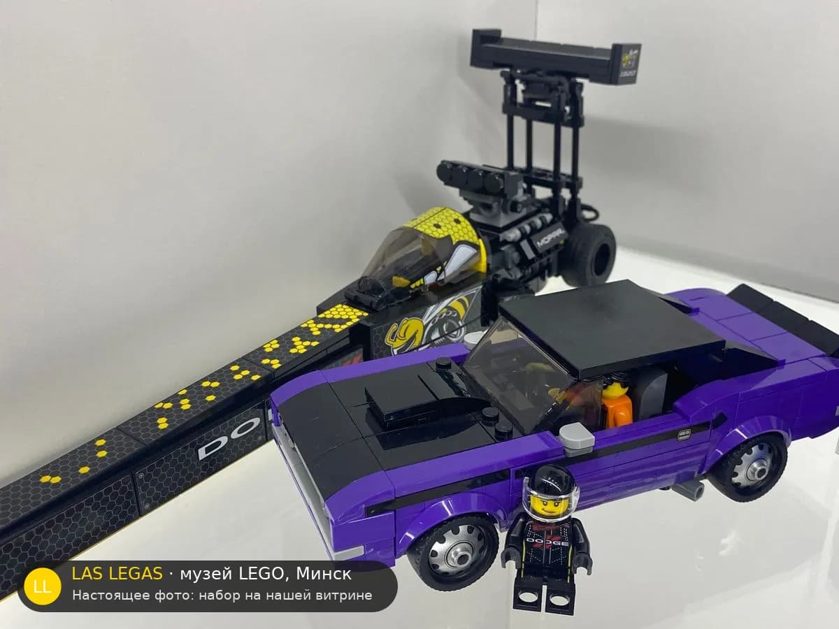 LEGO 76904 Mopar Dodge//SRT Top Fuel Dragster и Dodge Challenger T/A 1970 (Mopar Dodge//SRT Top Fuel Dragster and 1970 Dodge Challenger T/A) на витрине музея Las Legas