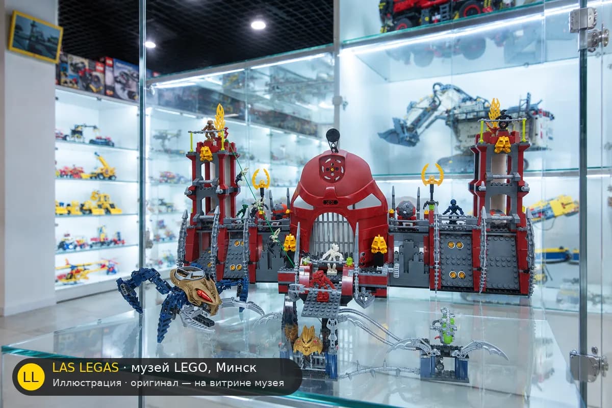 Иллюстрация: LEGO 8759 Битва за Метру Нуи на витрине в зале музея Las Legas