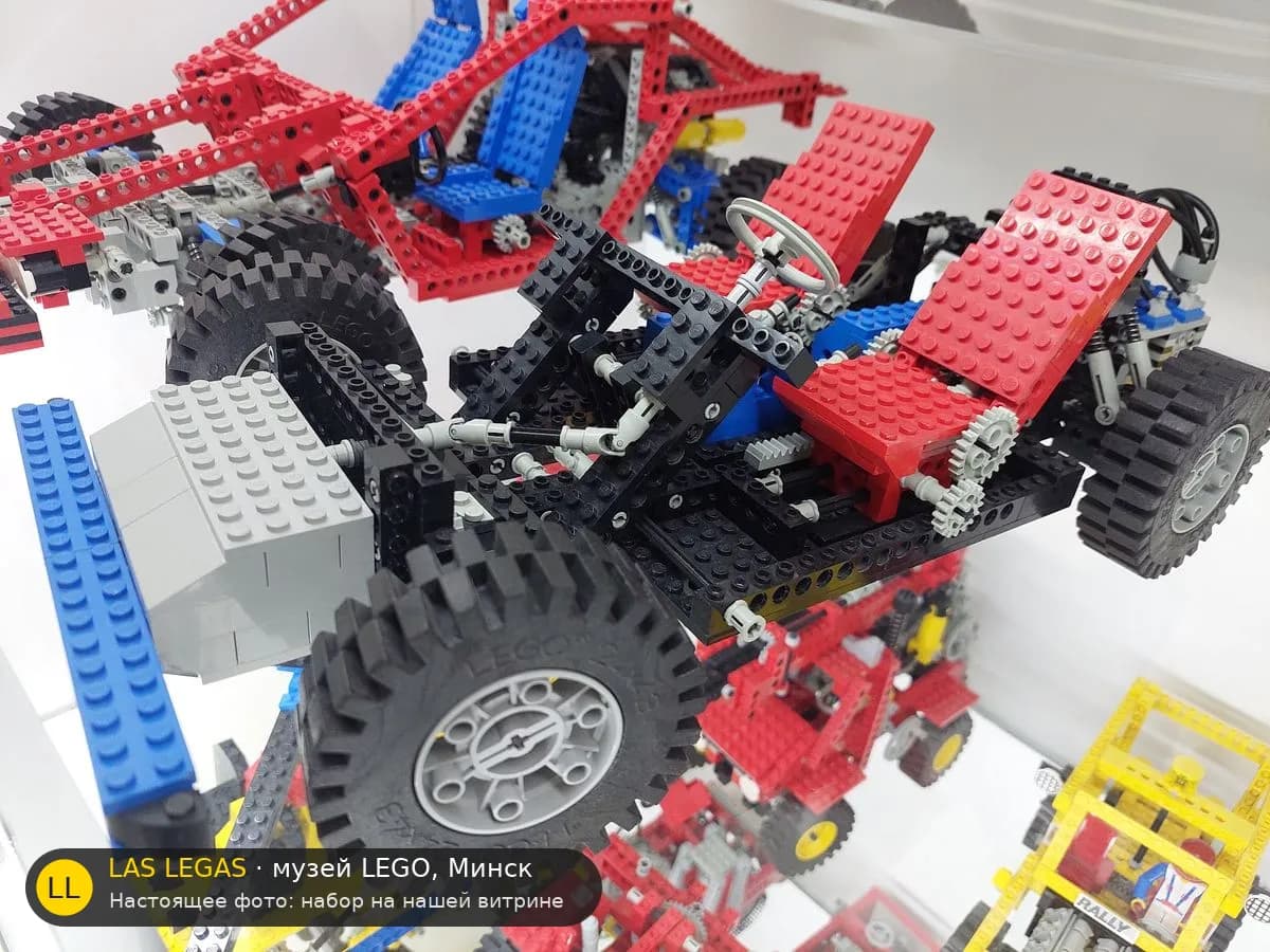LEGO 8860 Шасси автомобиля (Car Chassis) на витрине музея Las Legas