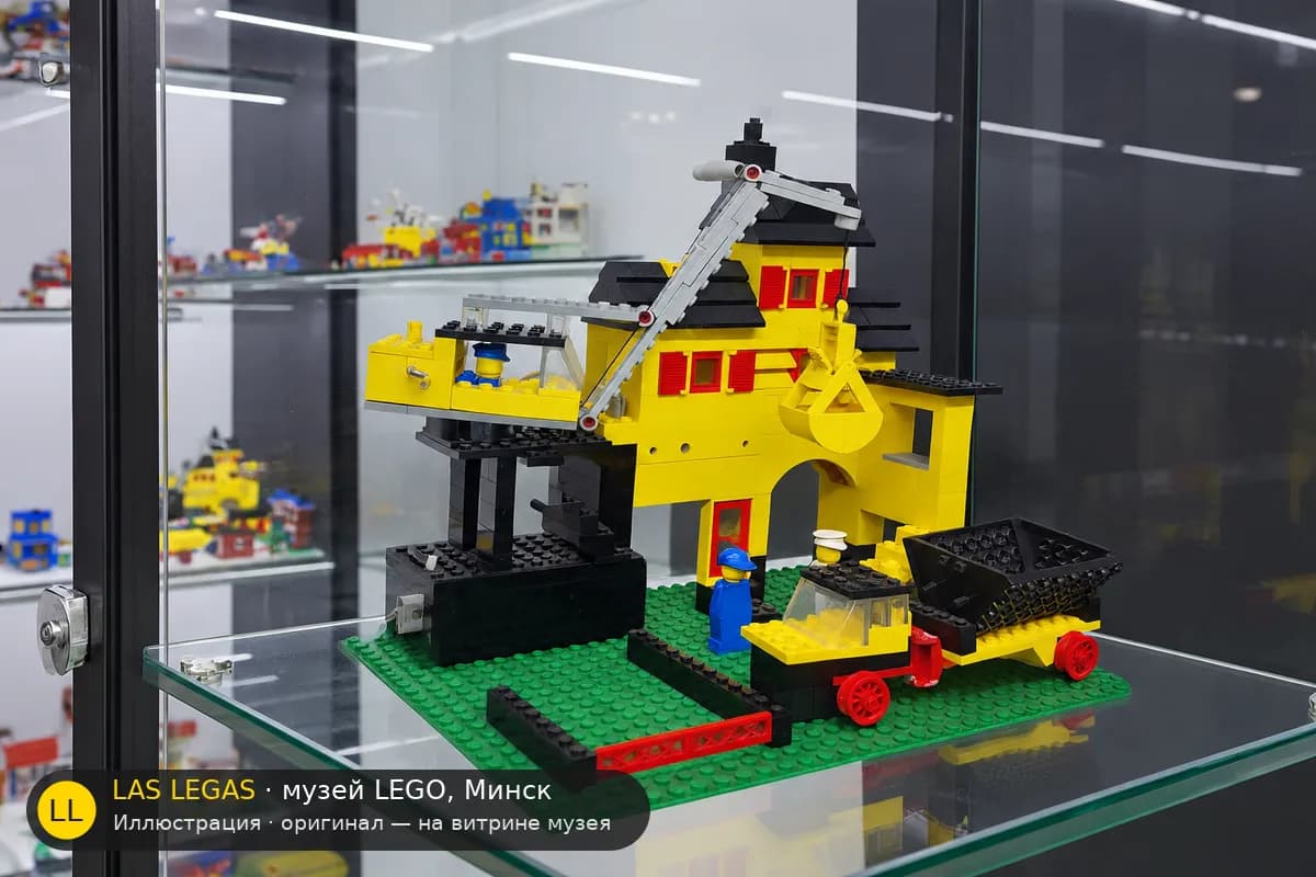 Иллюстрация: LEGO 912 Базовый набор с мотором 6+ на витрине в зале музея Las Legas
