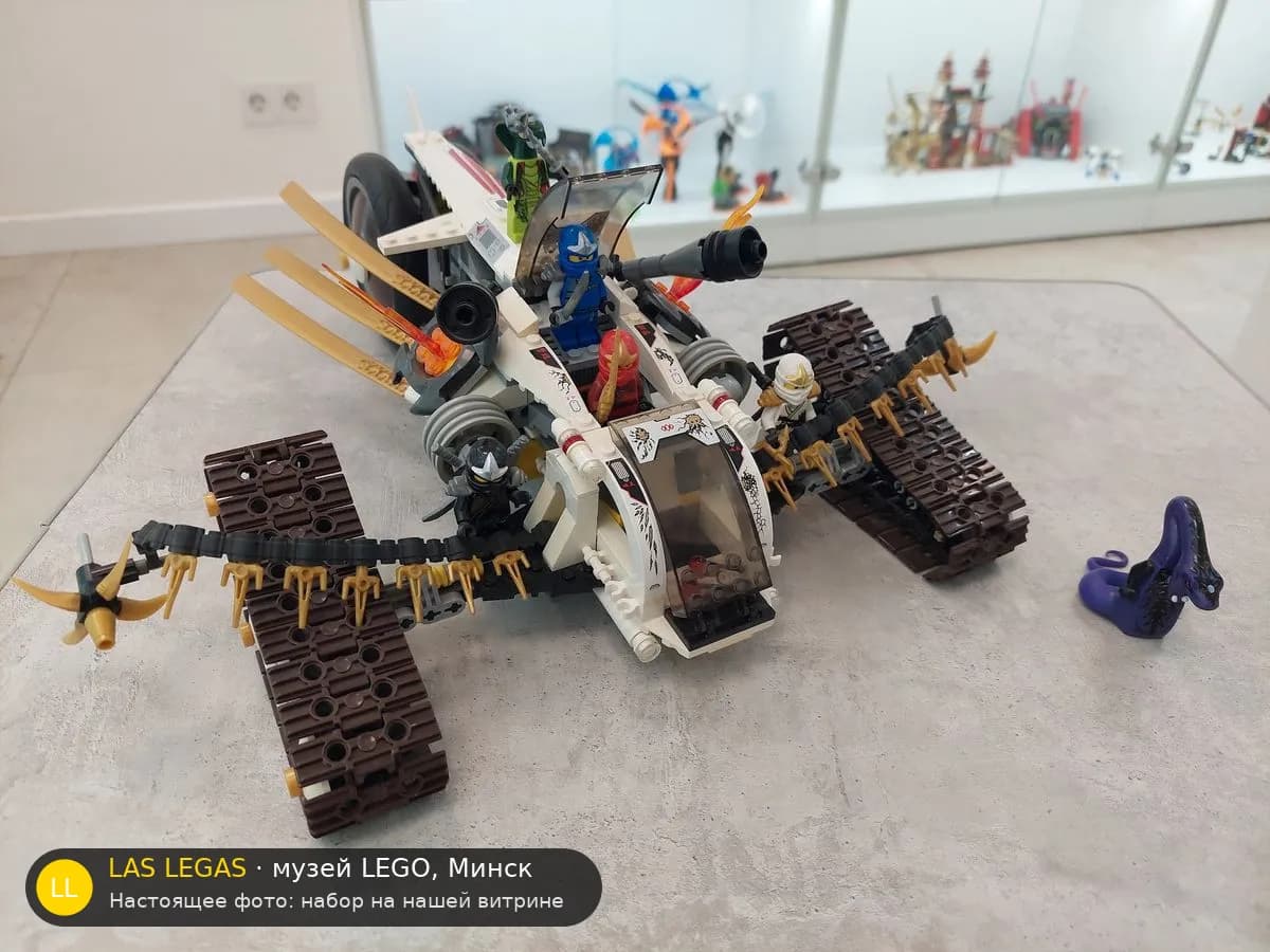 LEGO 9449 Ультрасоник Рейдер (Ultra Sonic Raider) на витрине музея Las Legas