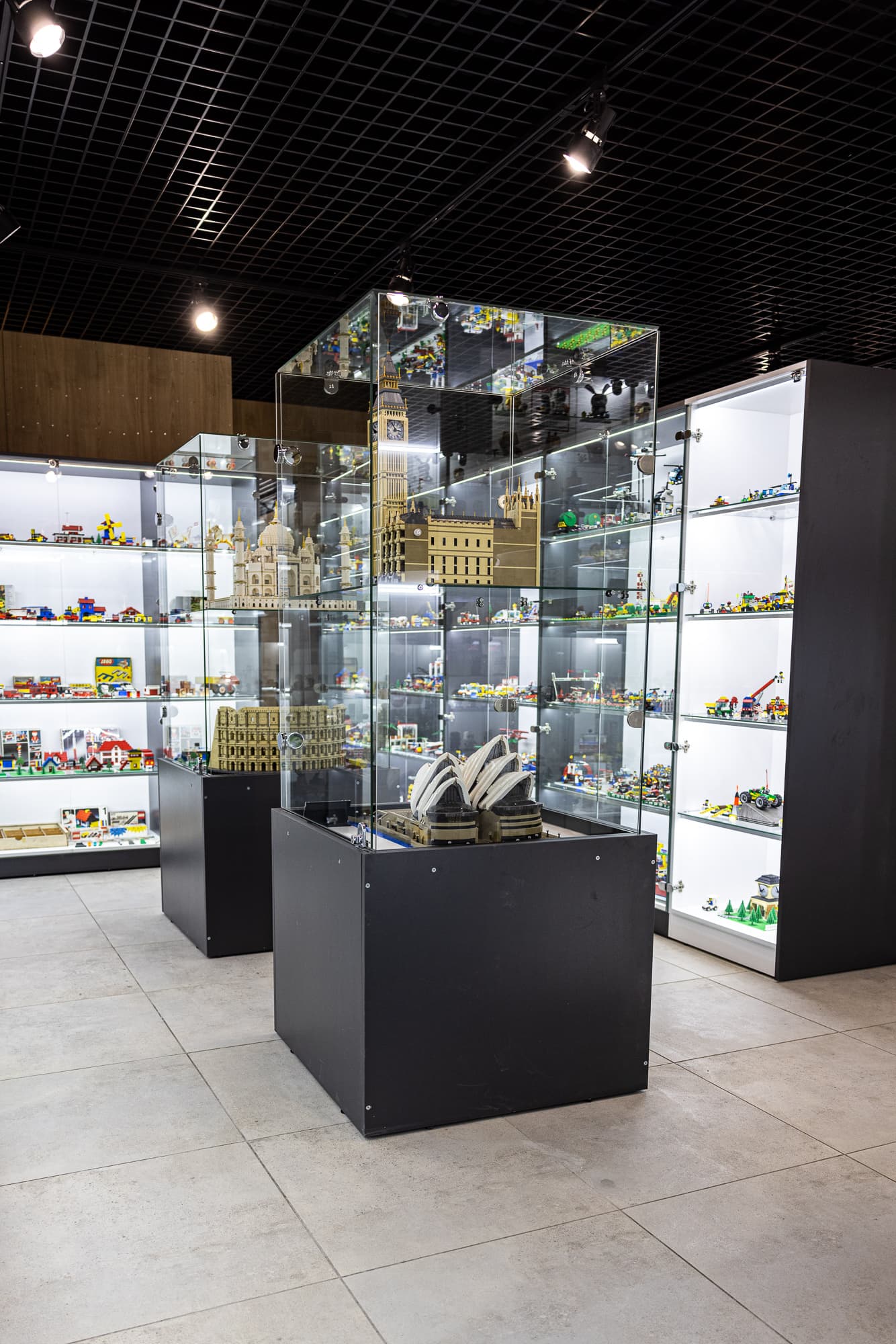 Редкие наборы LEGO и масштабные модели в музее Las Legas
