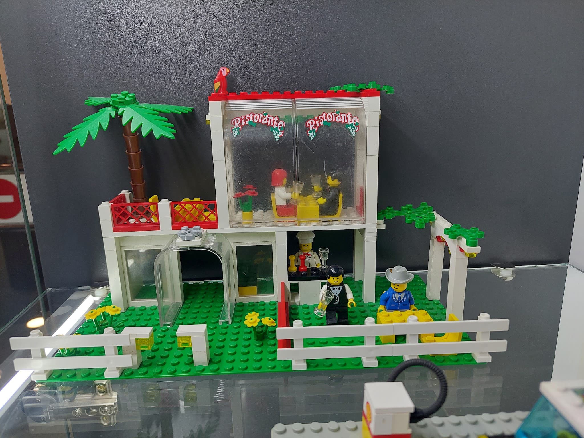 LEGO 10037 Breezeway Café