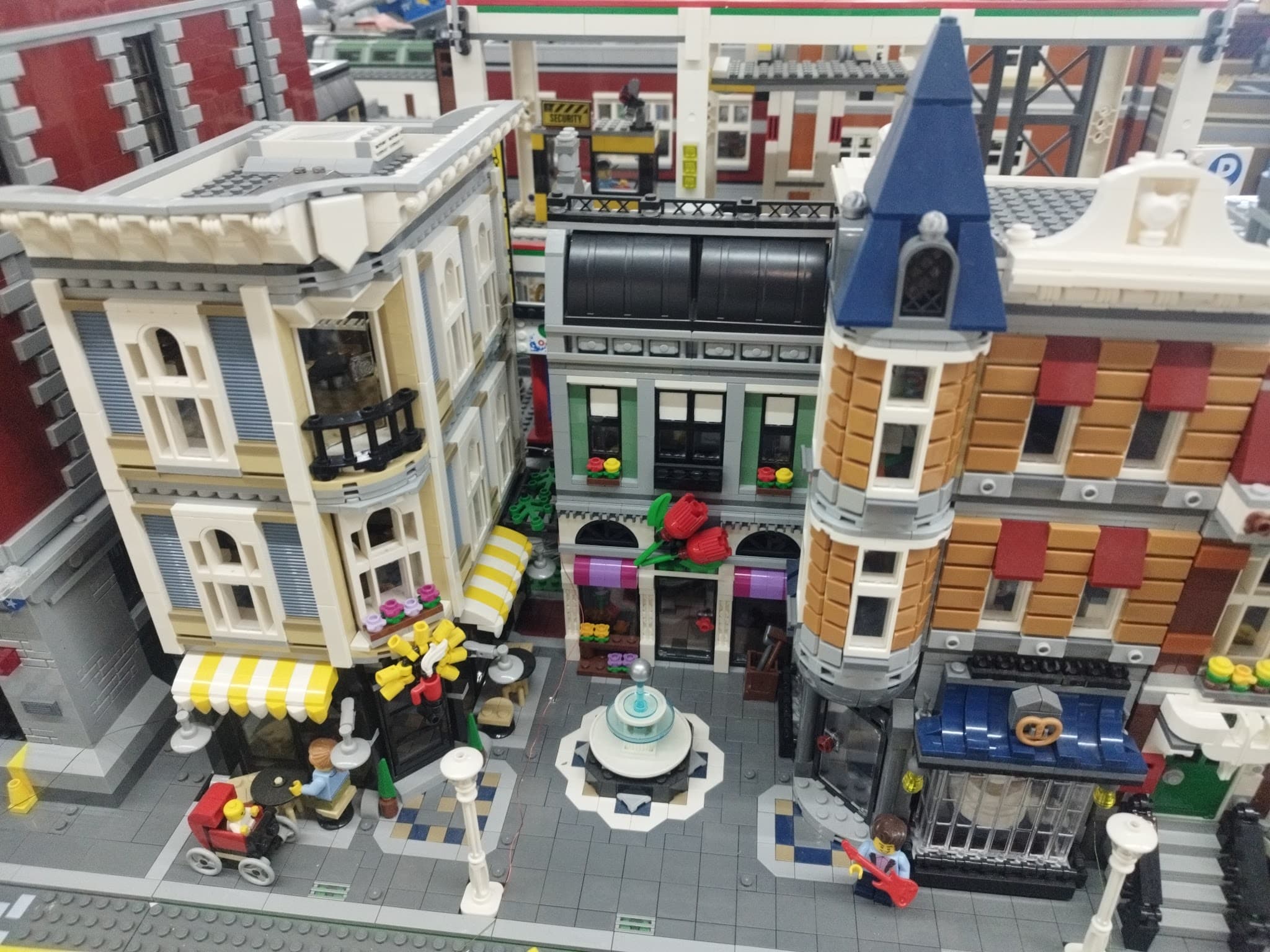 LEGO 10255 Assembly Square