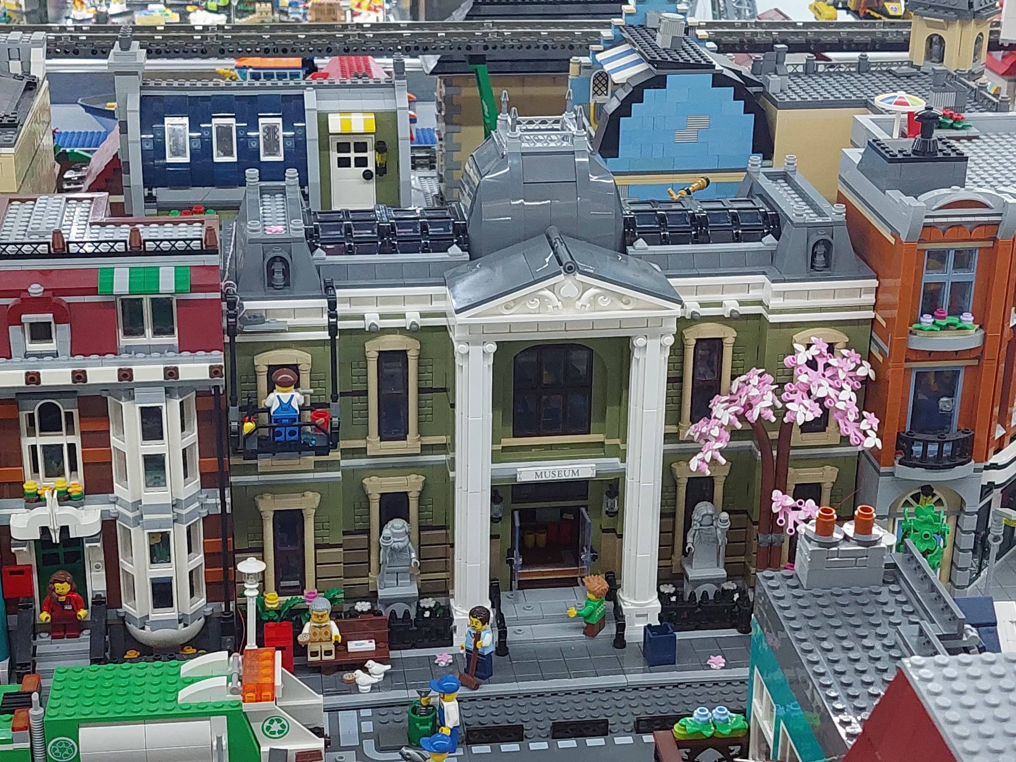LEGO 10326-1 Natural History Museum
