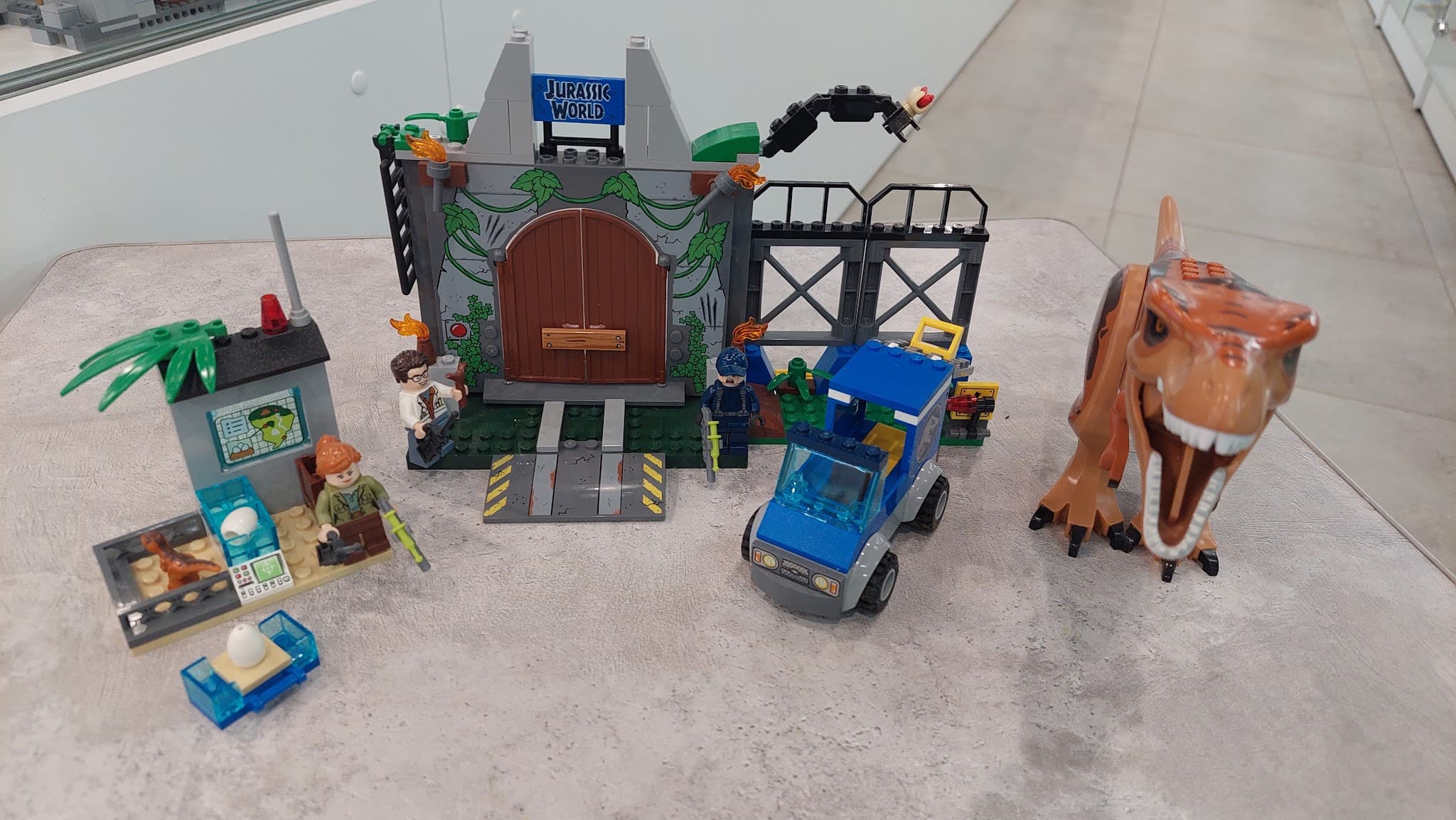 LEGO 10758 T. rex Breakout