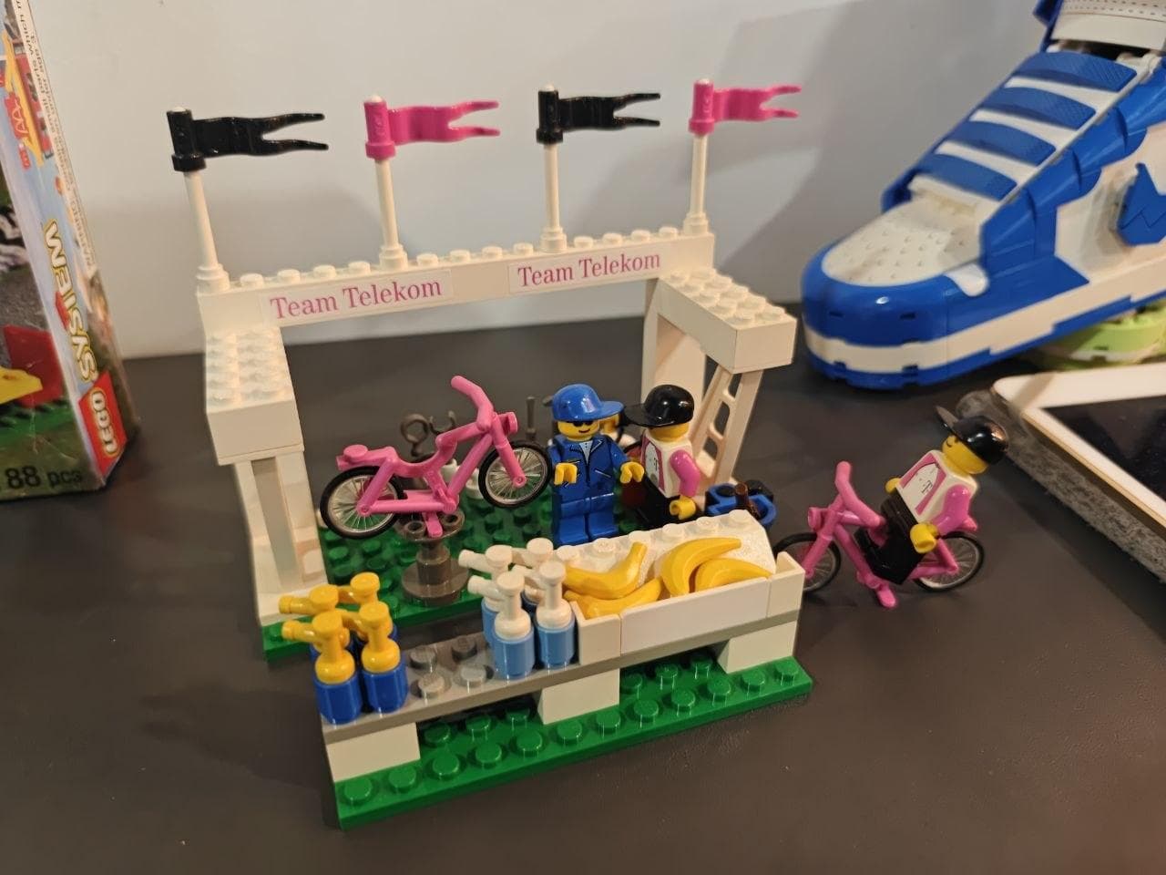 LEGO 1198 Telekom Race Cyclists and Service Crew