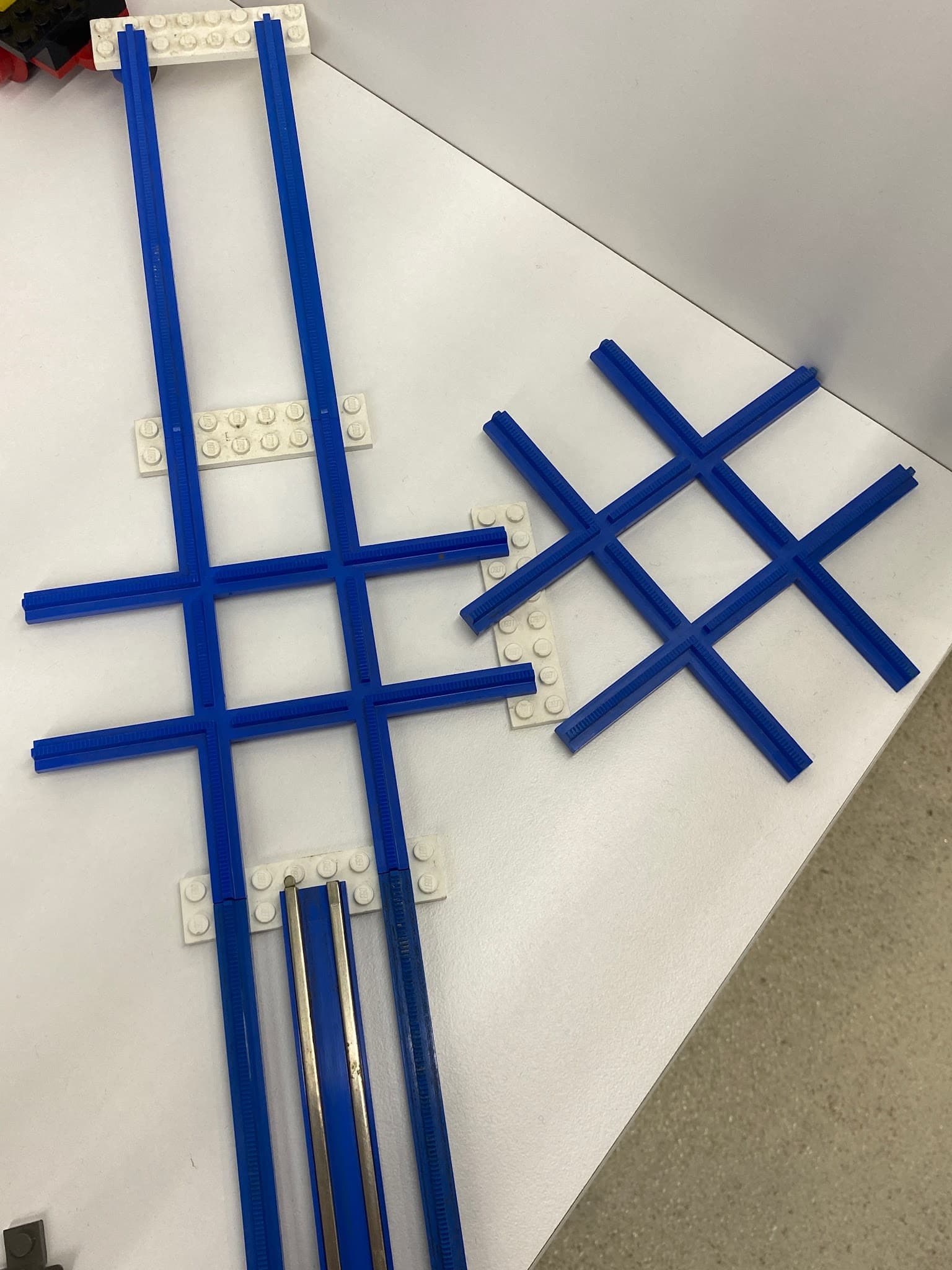 LEGO 155 2 Cross Rails, 8 Straight Tracks, 4 Base Plates