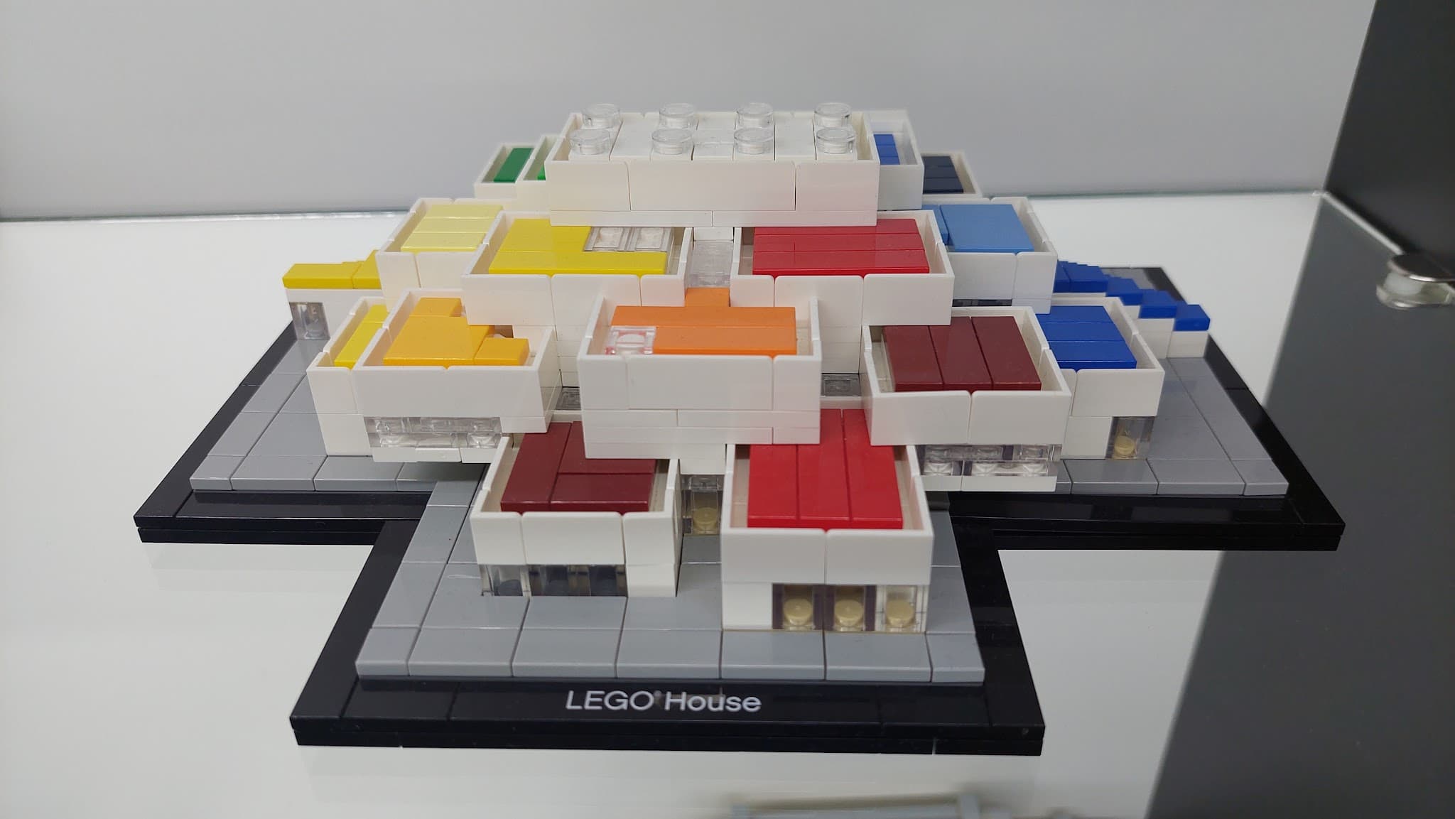 LEGO 21037 LEGO House