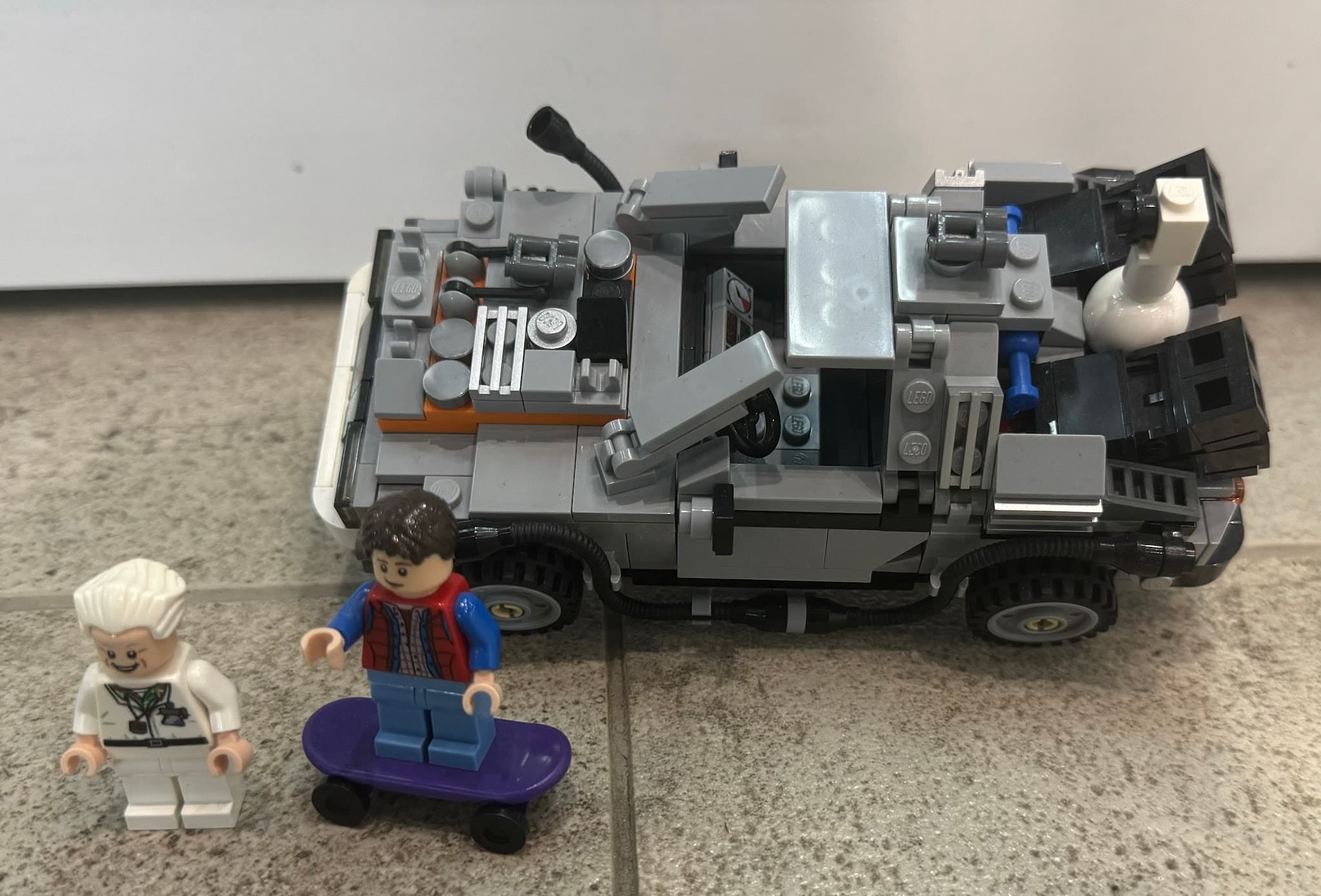 LEGO 21103 The DeLorean Time Machine