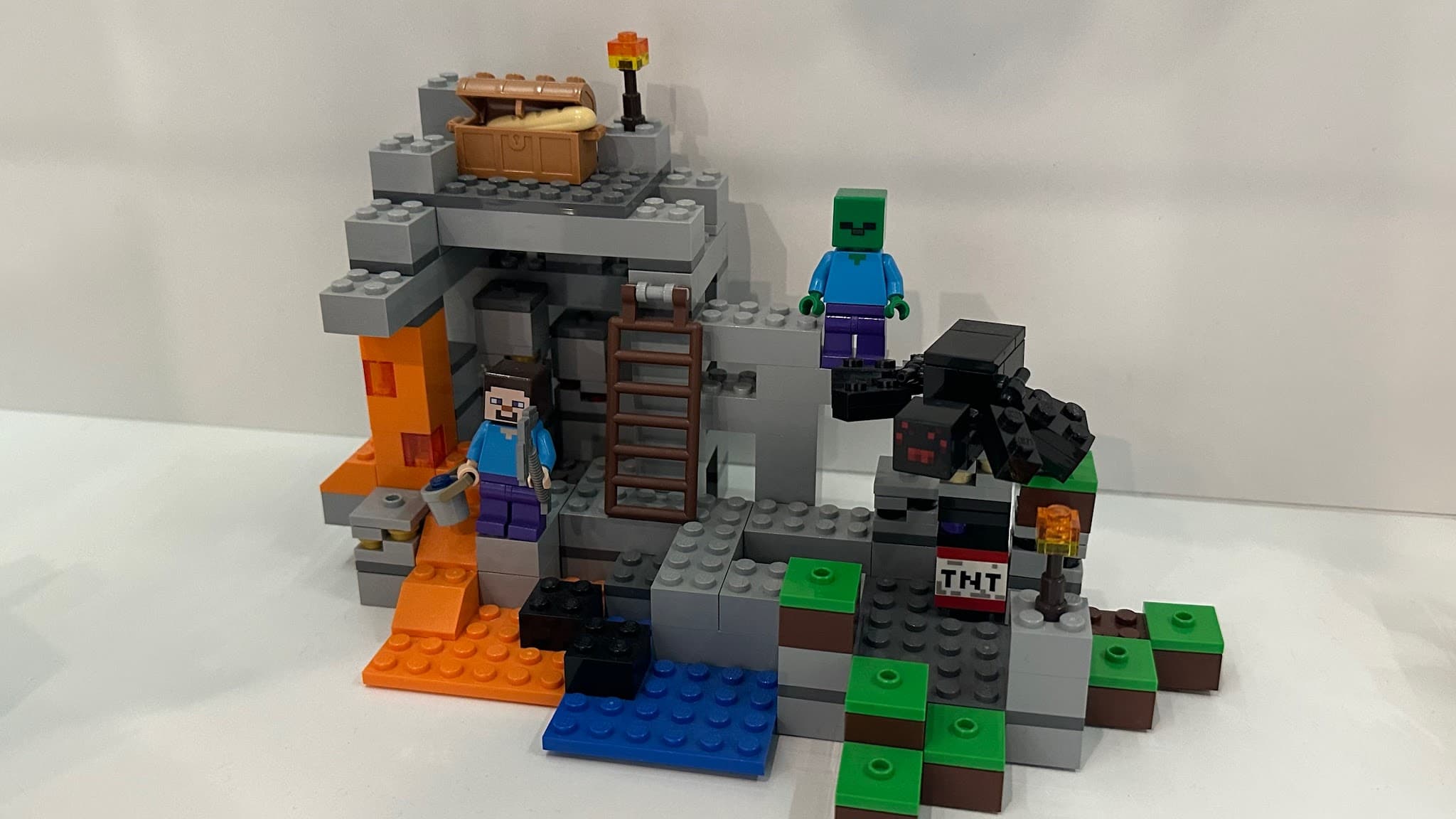 LEGO 21113 The Cave
