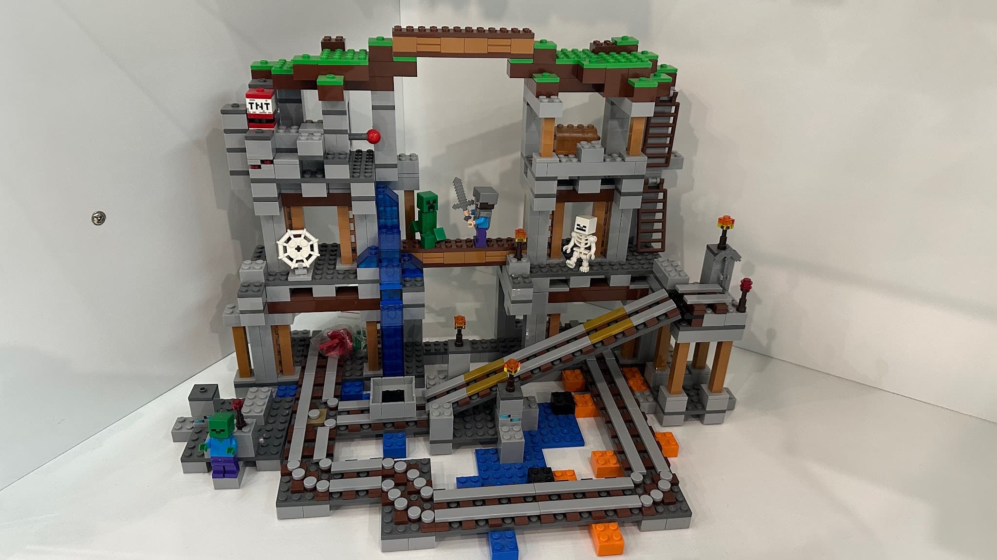 LEGO 21118 The Mine