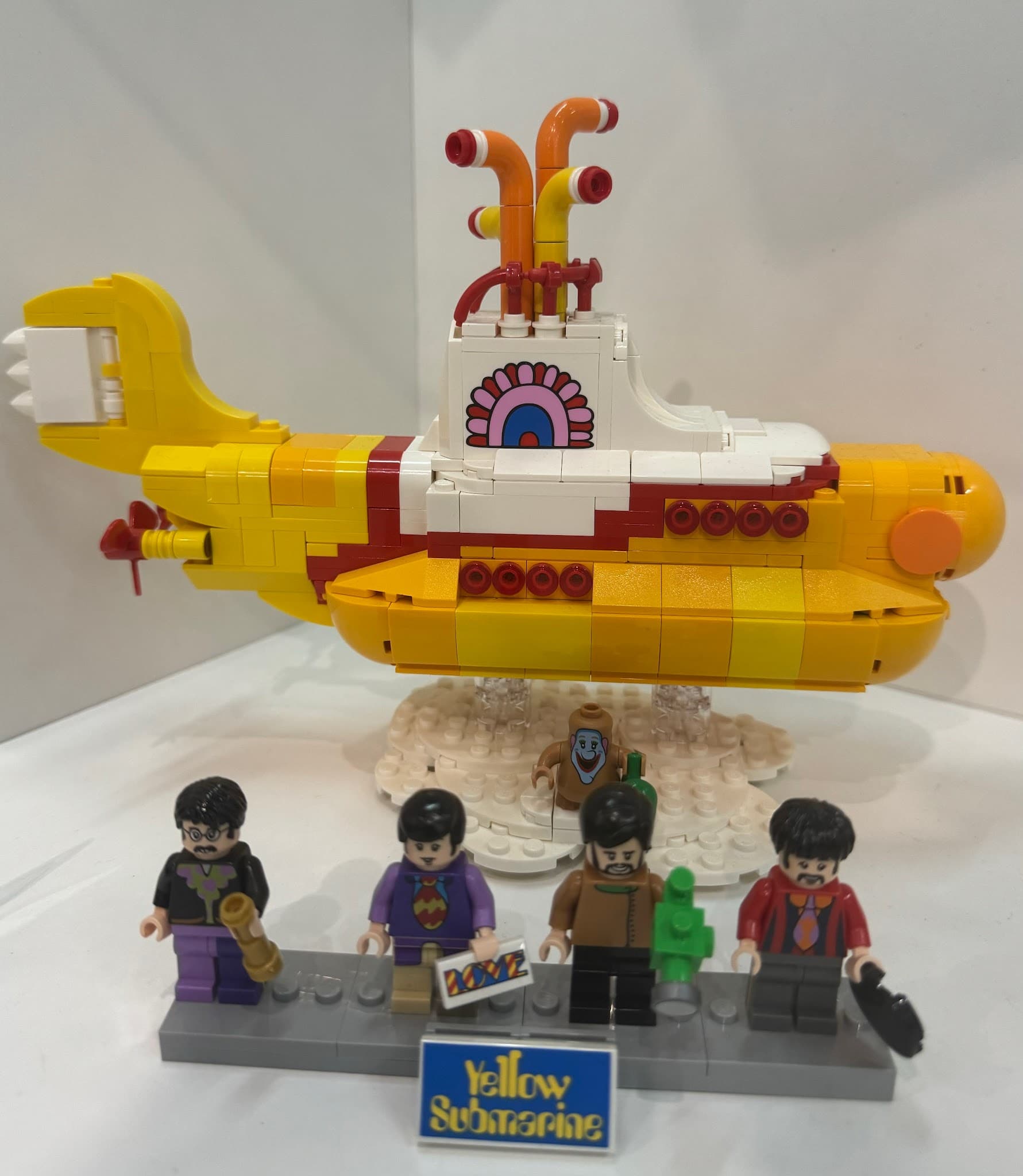 LEGO 21306 The Beatles Yellow Submarine