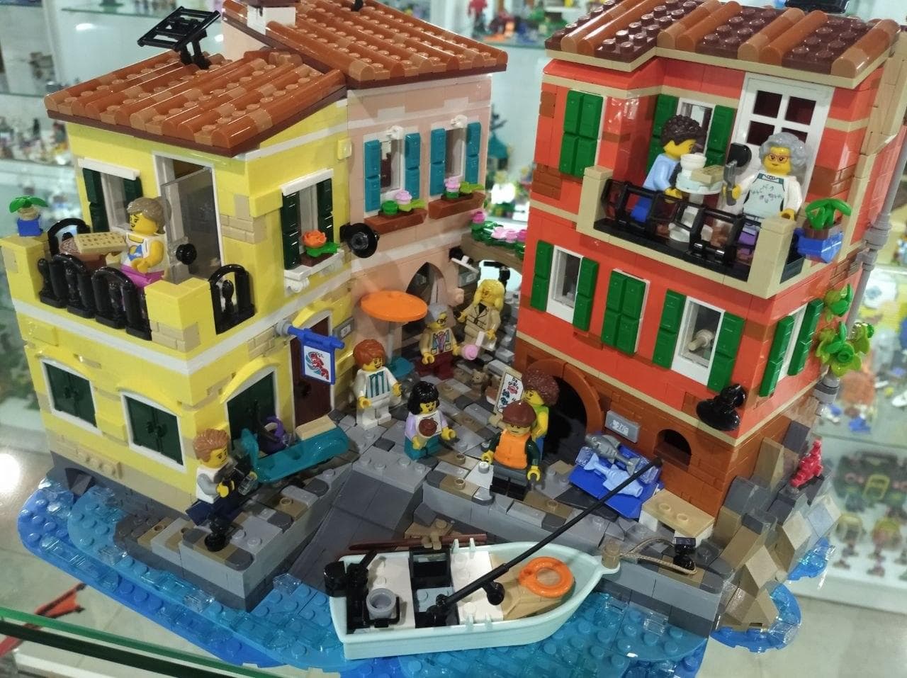 LEGO 21359 Italian Riviera