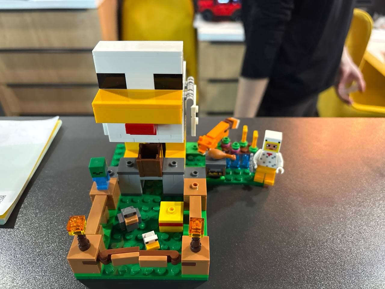 LEGO 21585 Chicken Farm