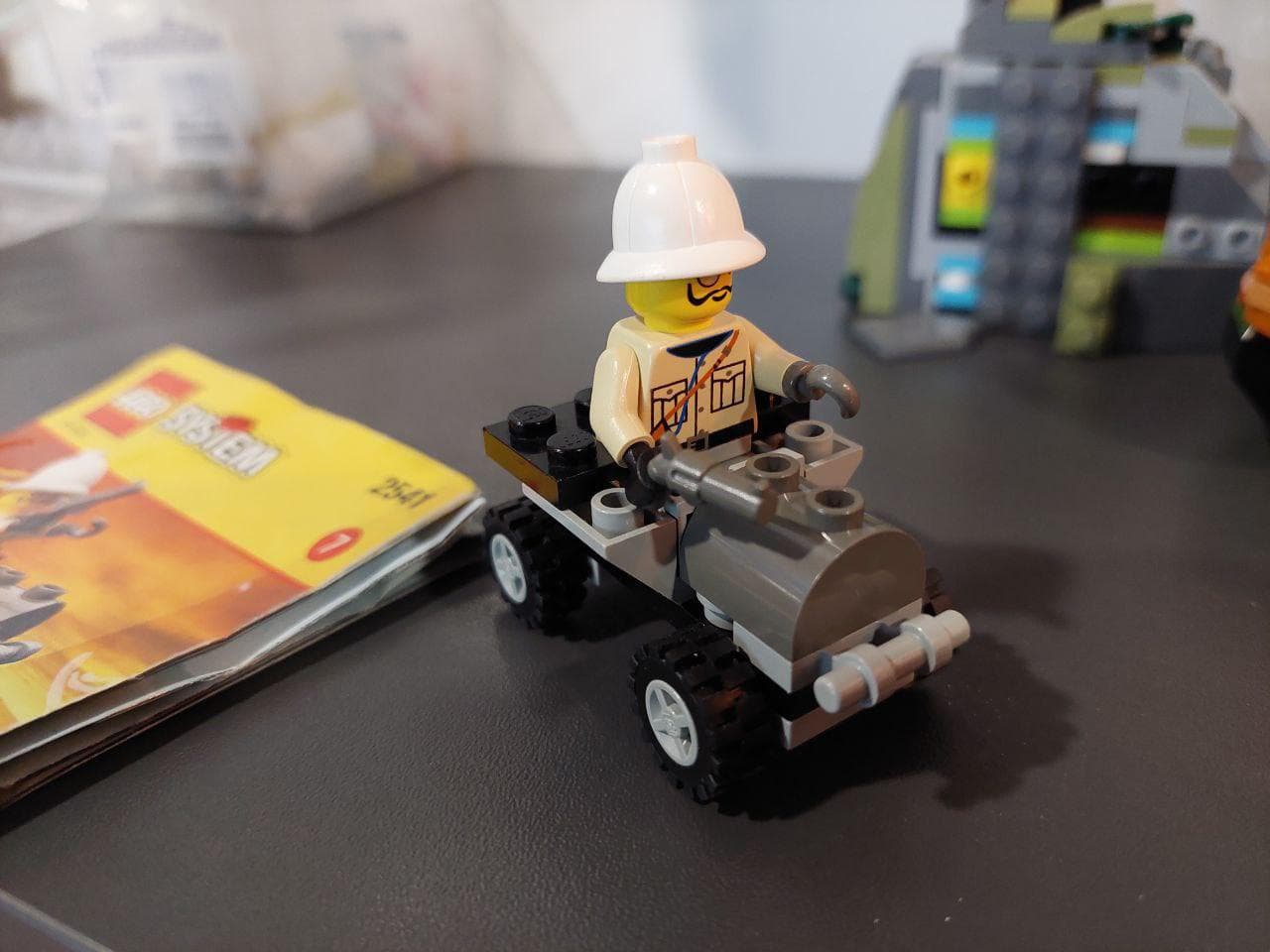 LEGO 2541 Adventurers Car