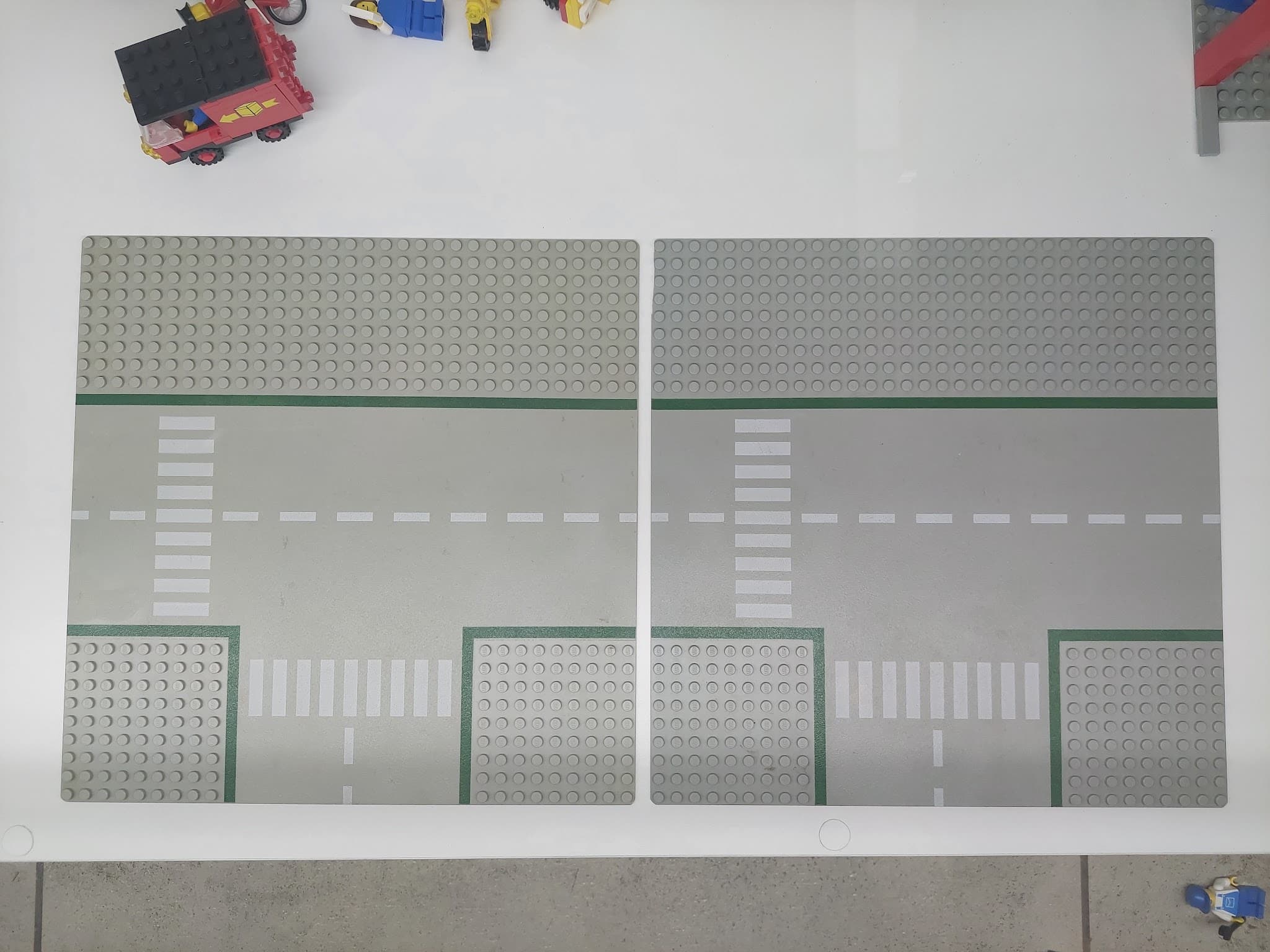 LEGO 300 Road Plates, Junction