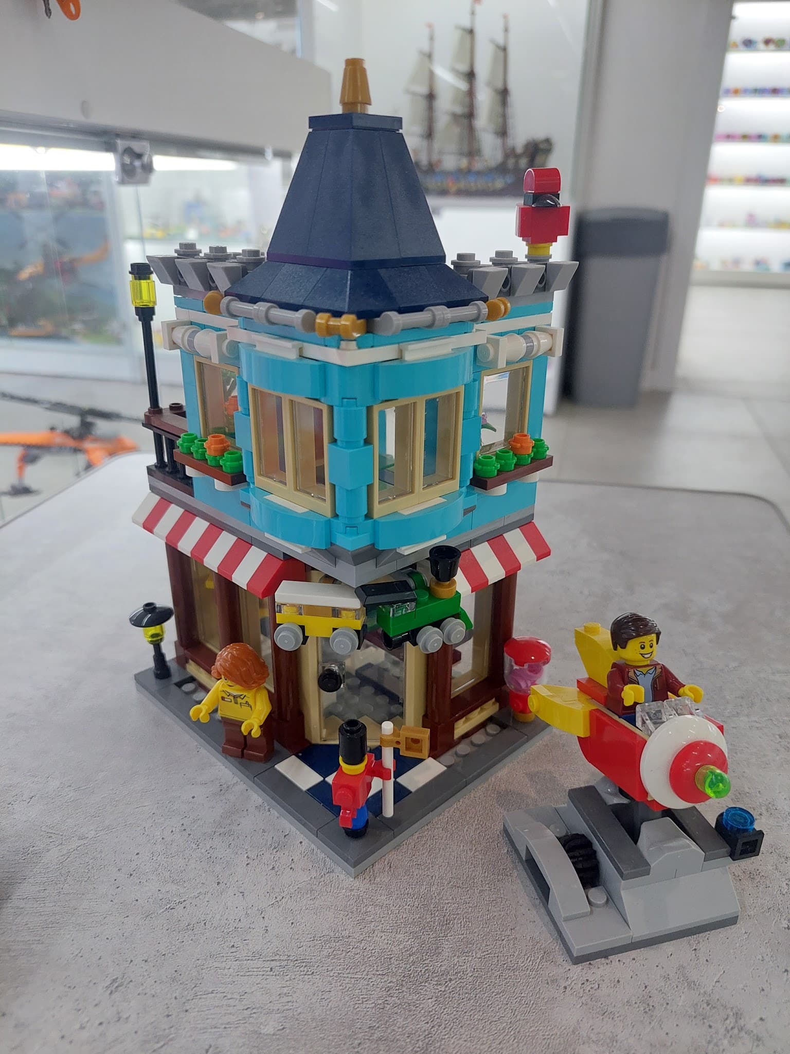 LEGO 31105 Townhouse Toy Store