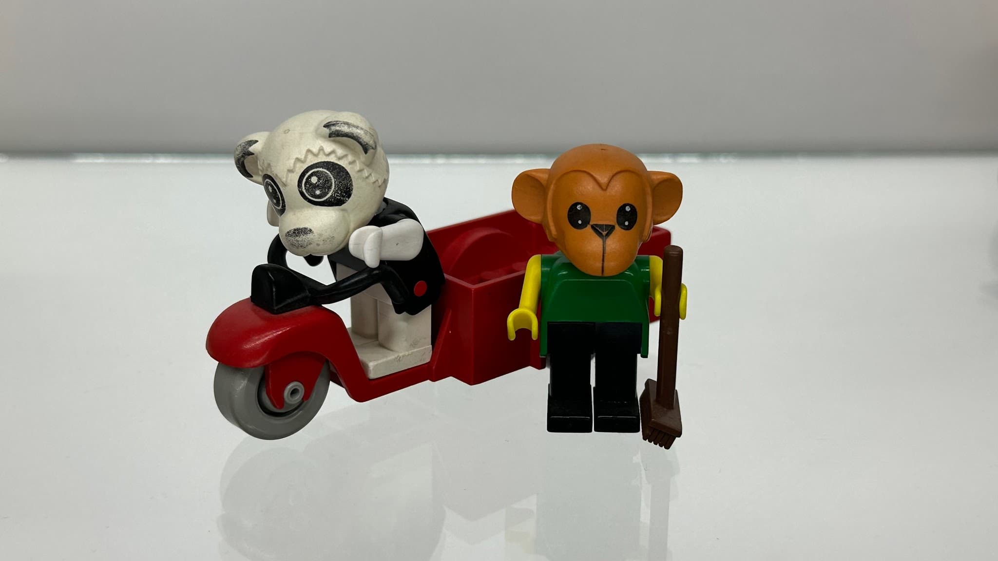 LEGO 3628 Perry Panda and Chester Chimp