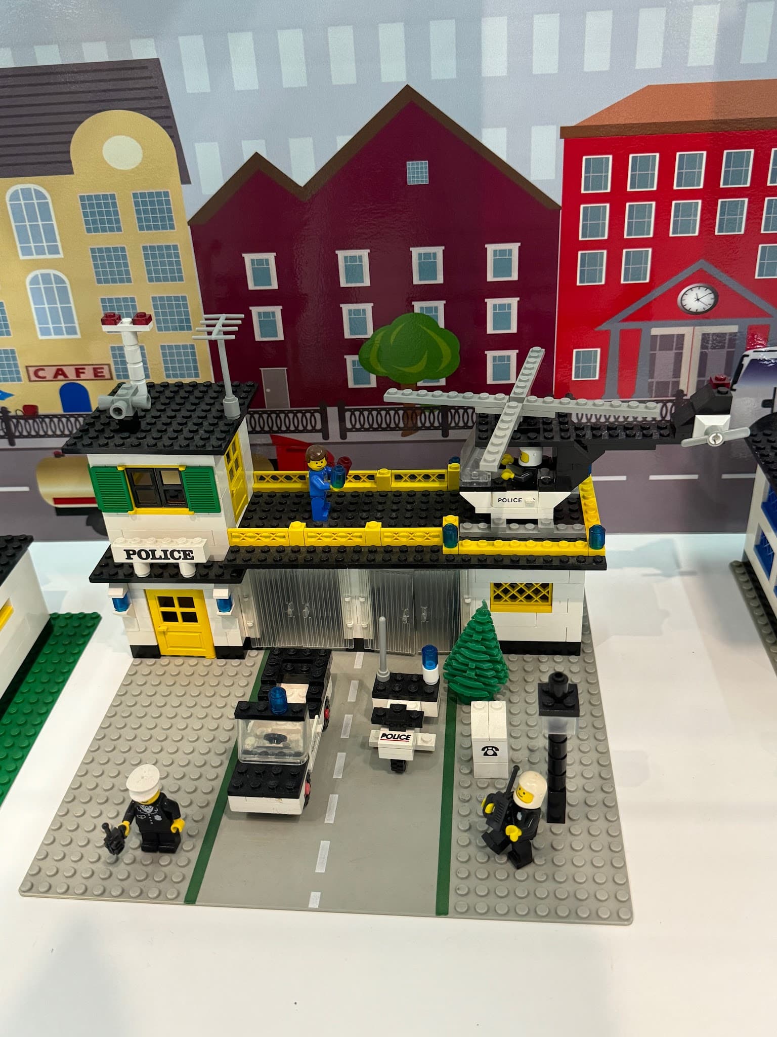 LEGO 381-2 Police Headquarters