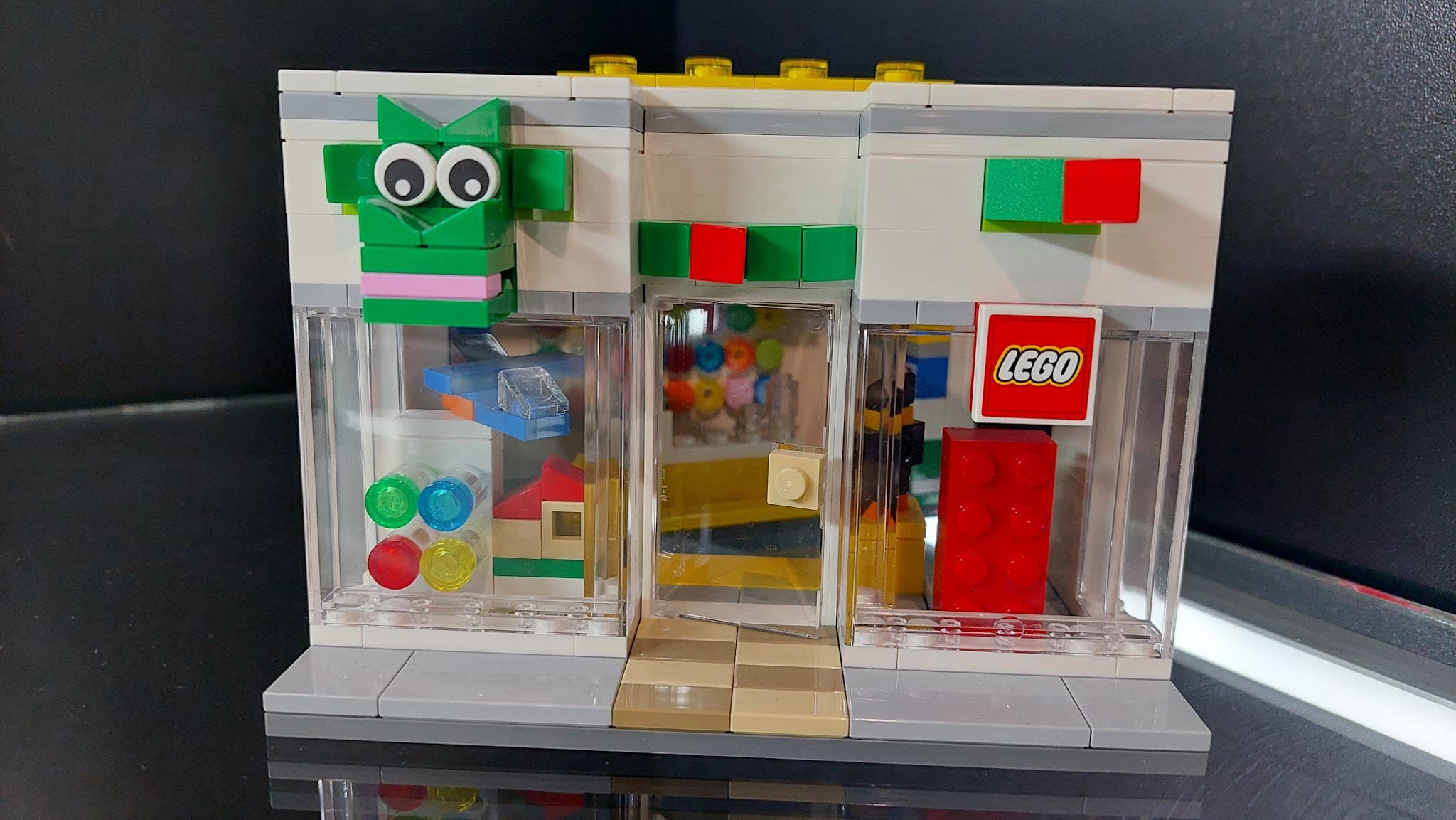 LEGO 40145 LEGO Brand Retail Store