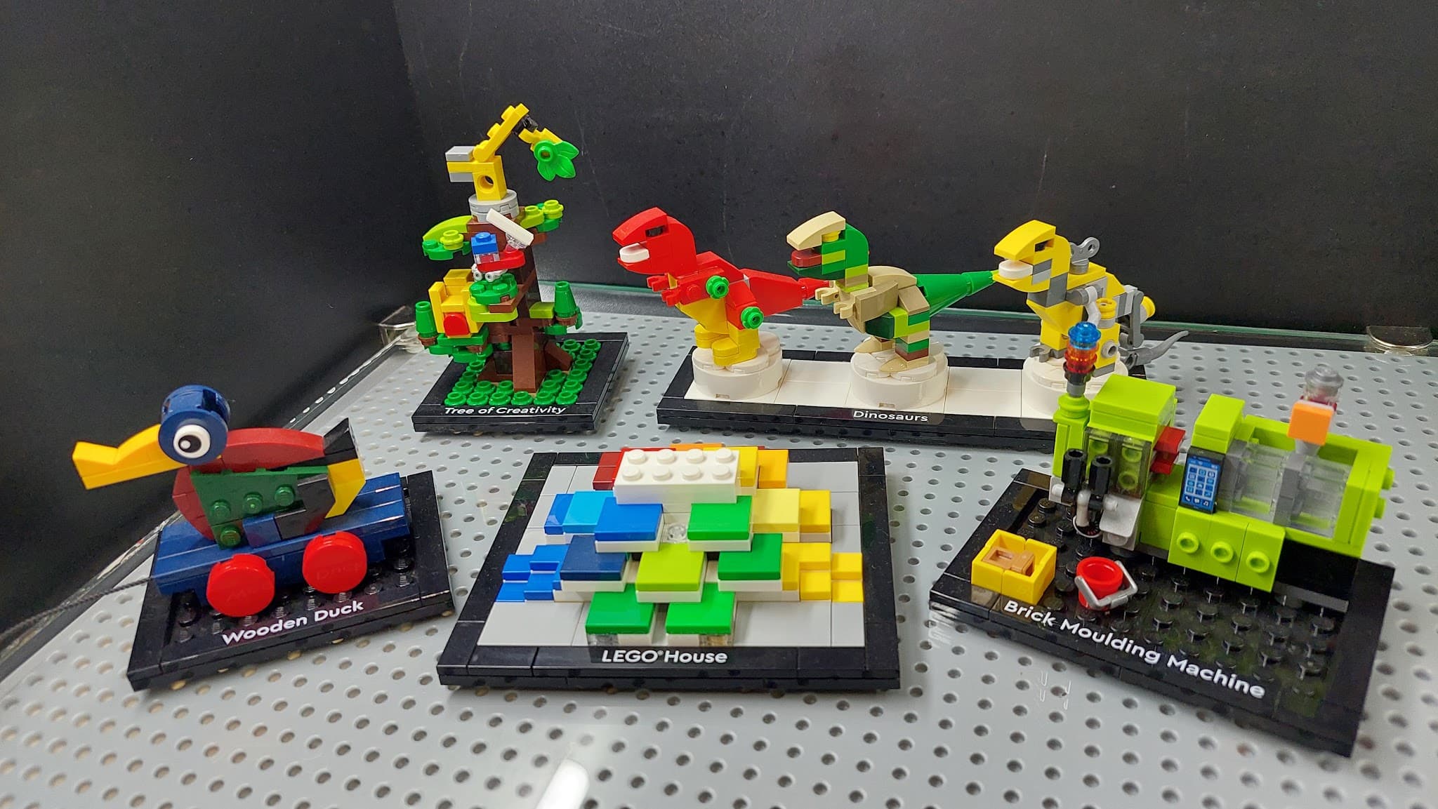 LEGO 40563 Tribute to LEGO House