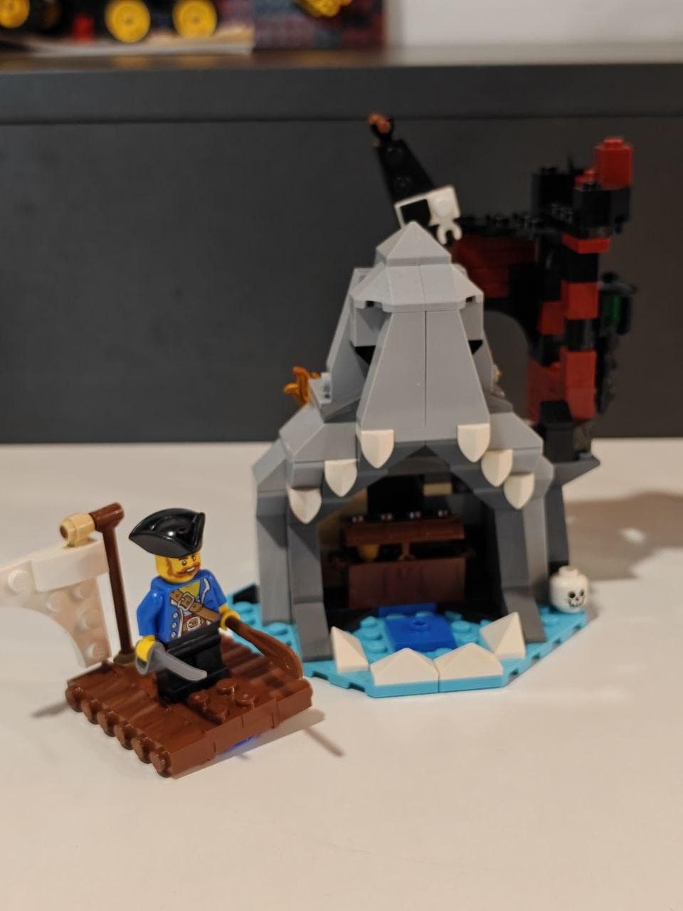 LEGO 40597 Scary Pirate Island
