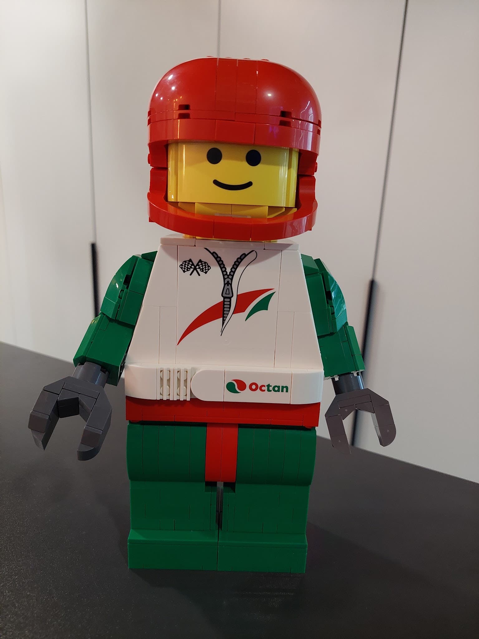 LEGO 40819 Up-Scaled Racing Driver Minifigure