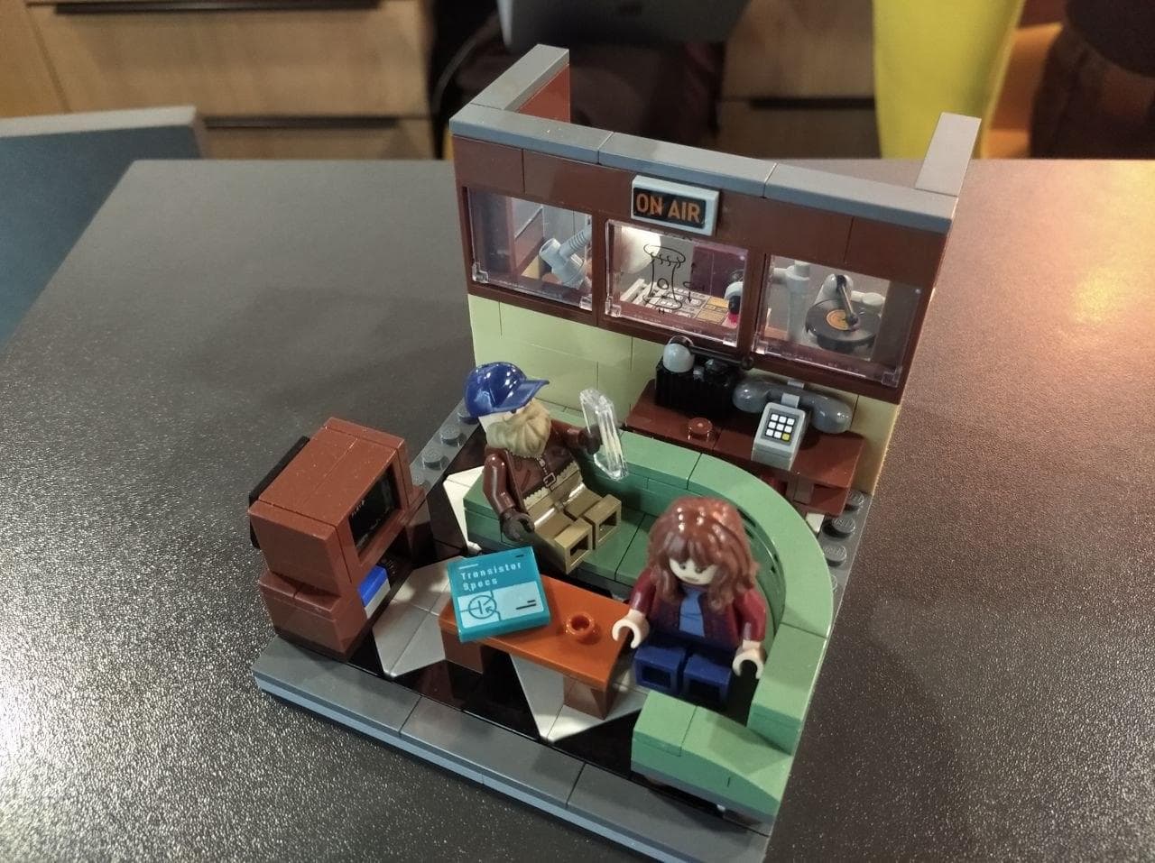 LEGO 40891 Stranger Things: WSQK Radio Station
