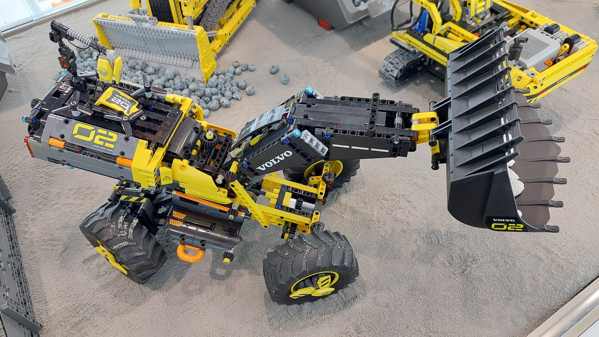 LEGO 42081 Volvo Concept Wheel Loader ZEUX