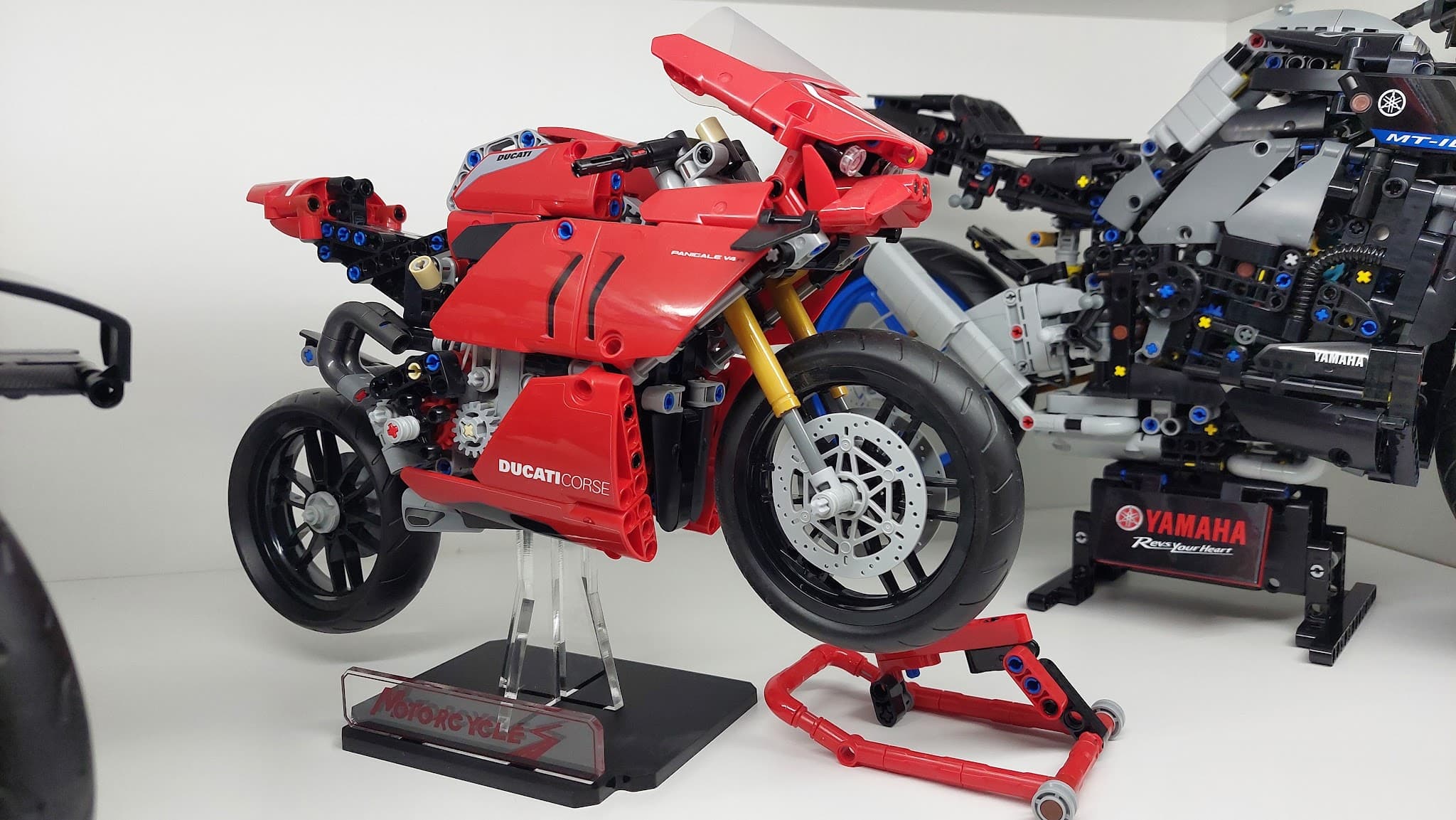 LEGO 42107 Ducati Panigale V4 R
