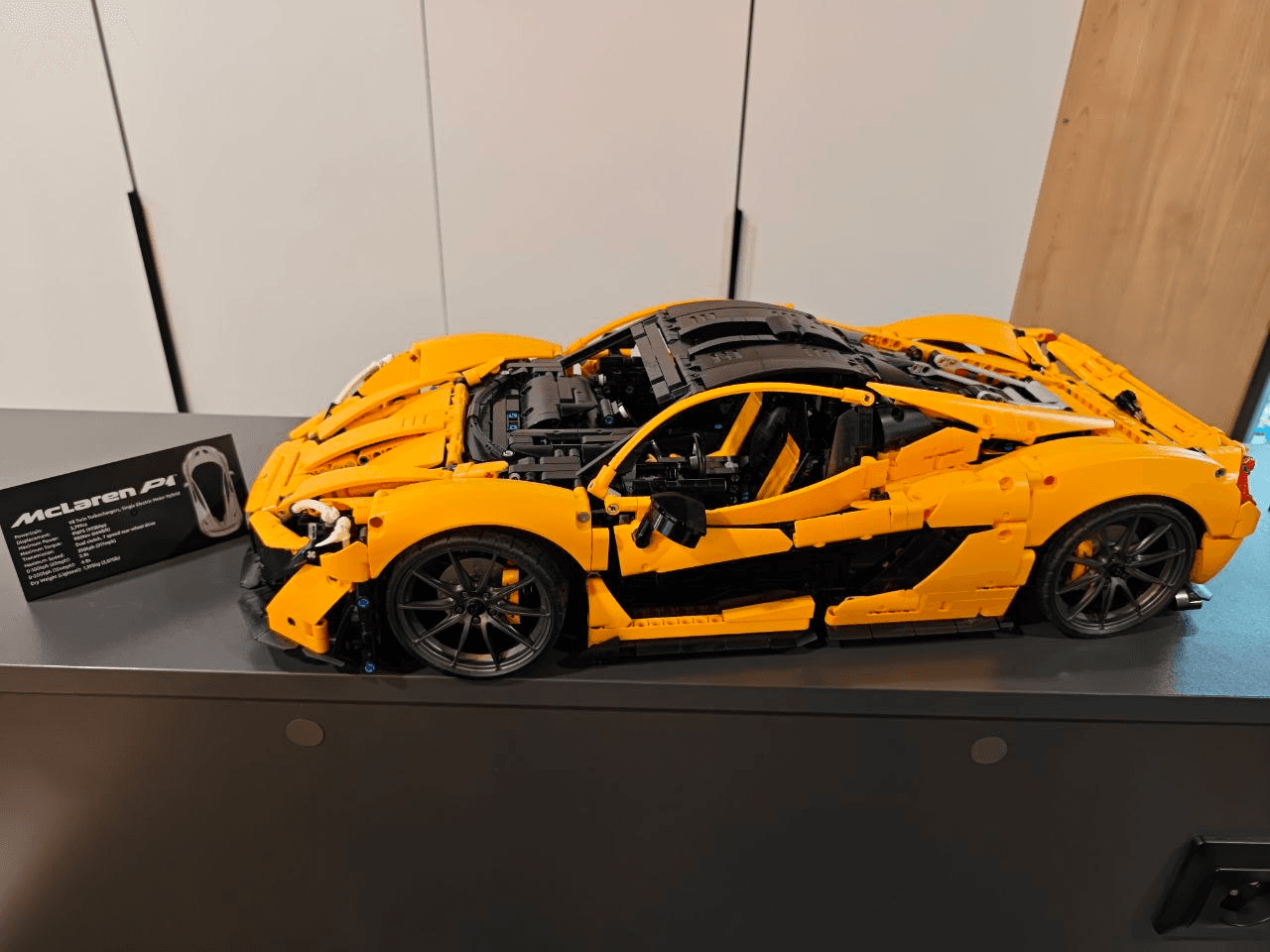 LEGO 42172 McLaren P1