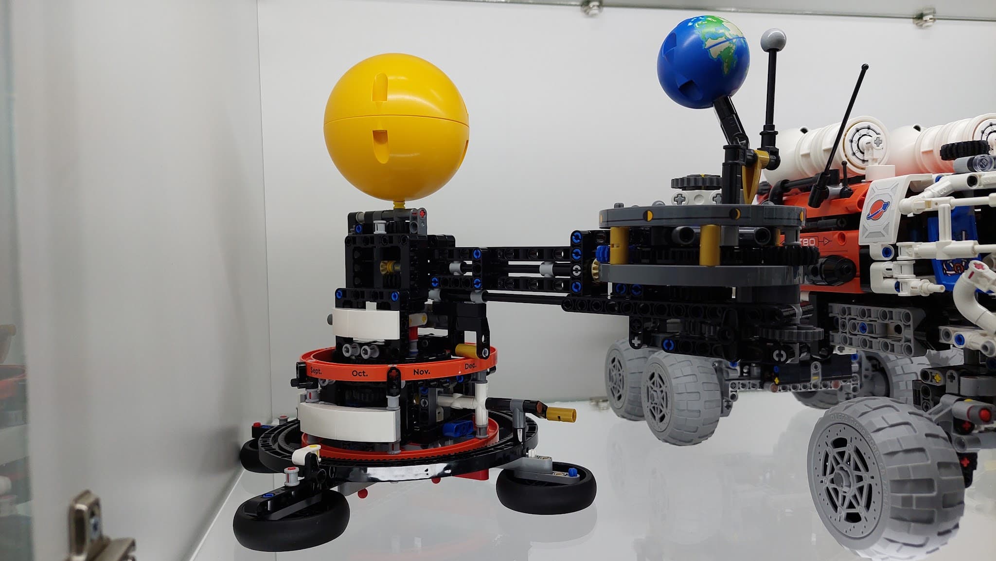 LEGO 42179 Planet Earth and Moon in Orbit