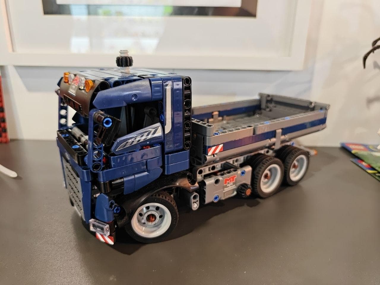 LEGO 42203 Tipping Dump Truck