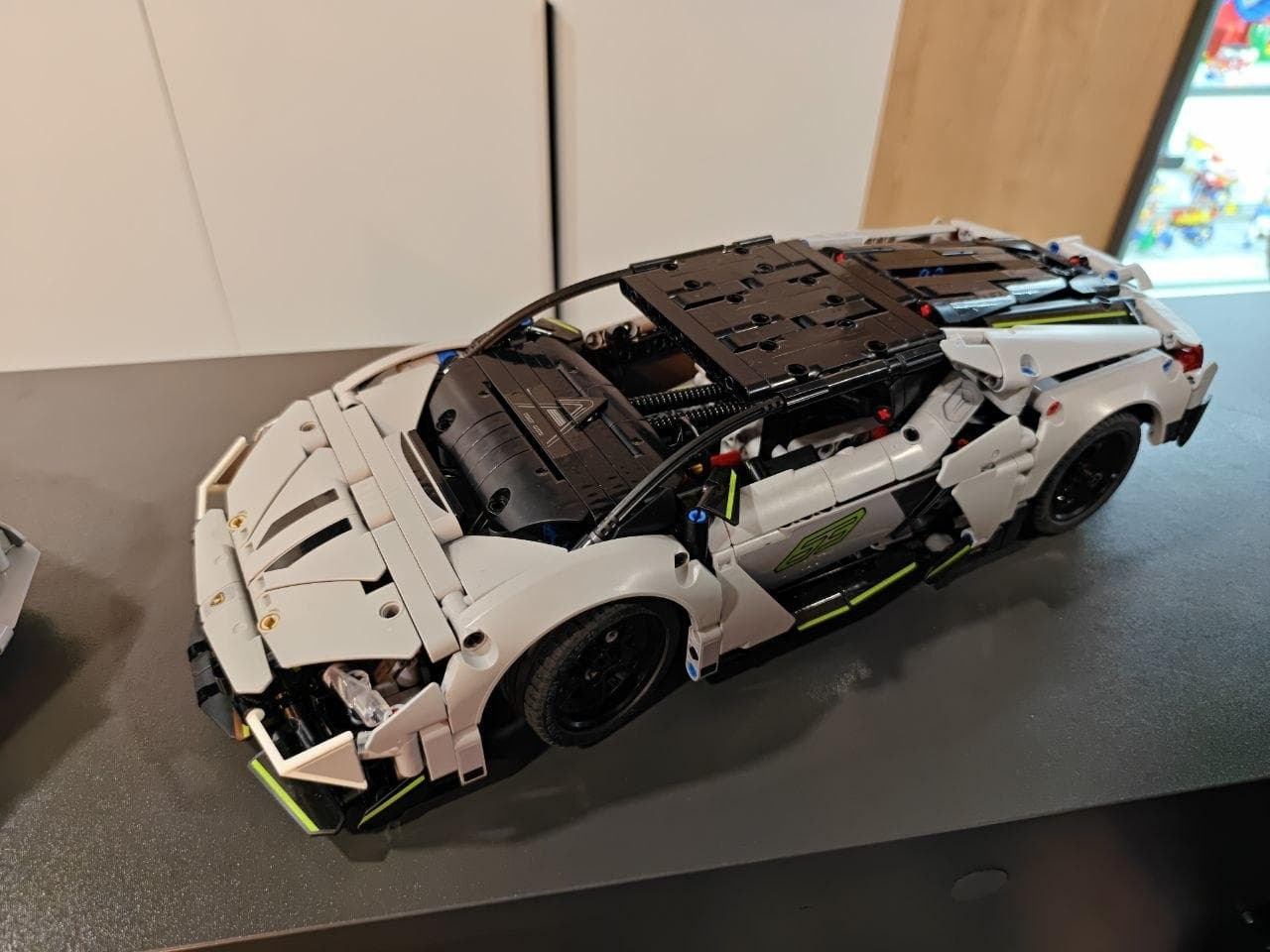 LEGO 42214 Lamborghini Revuelto