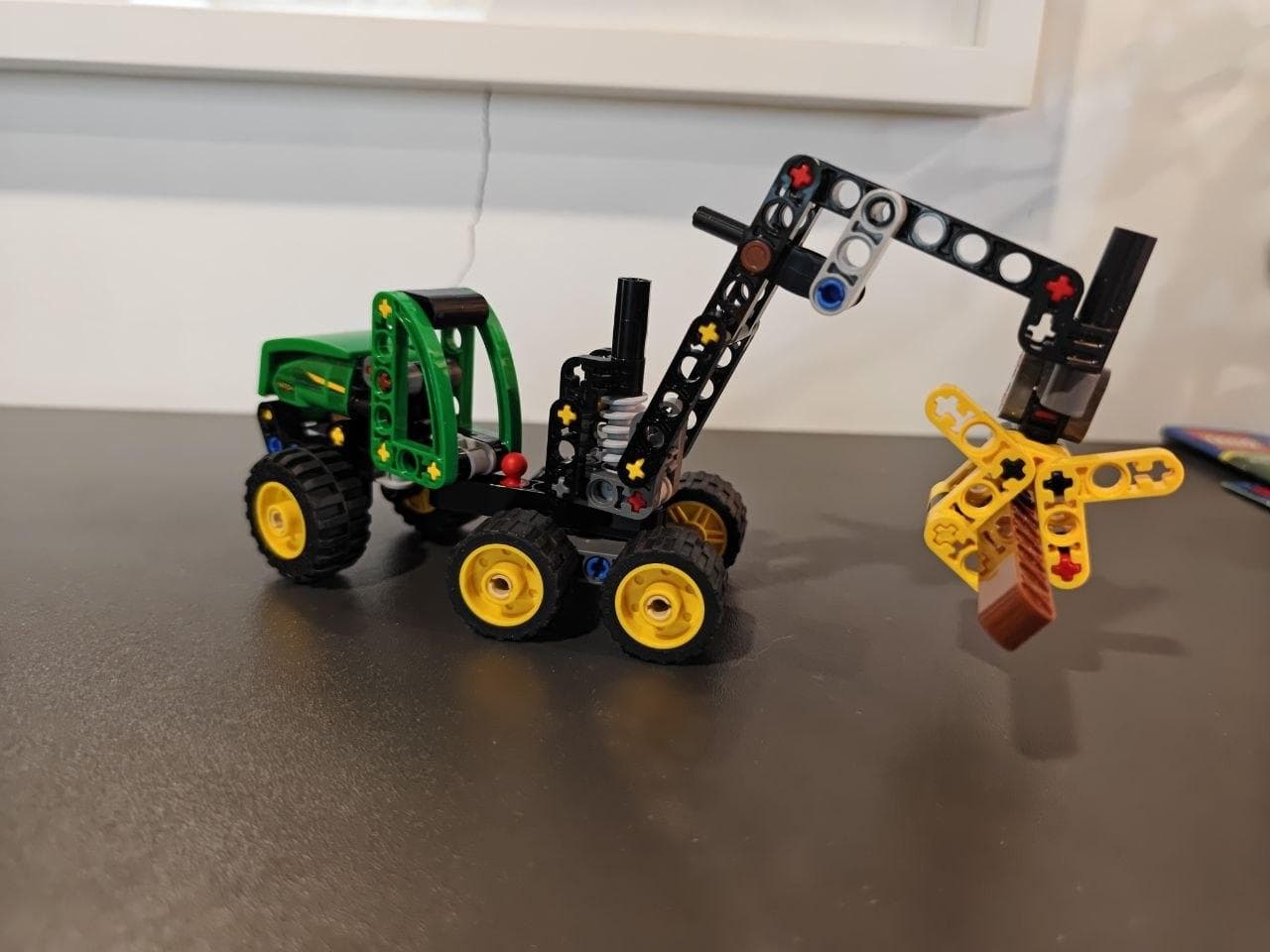 LEGO 42218 John Deere 1470H Wheeled Harvester