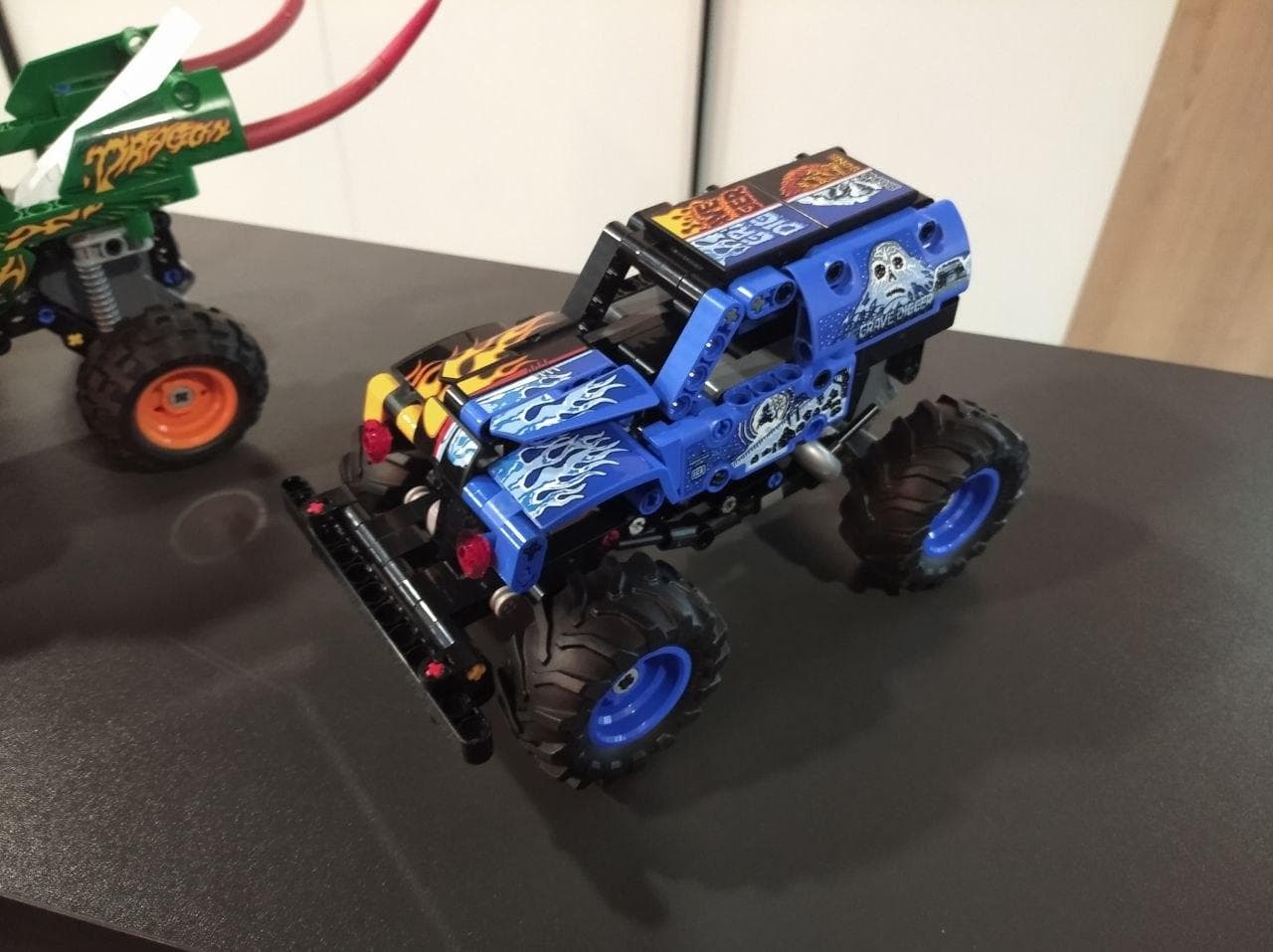LEGO 42219 Monster Jam Grave Digger