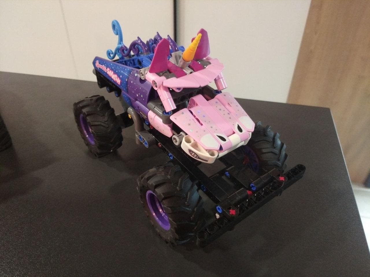 LEGO 42220 Monster Jam Sparkle Smash
