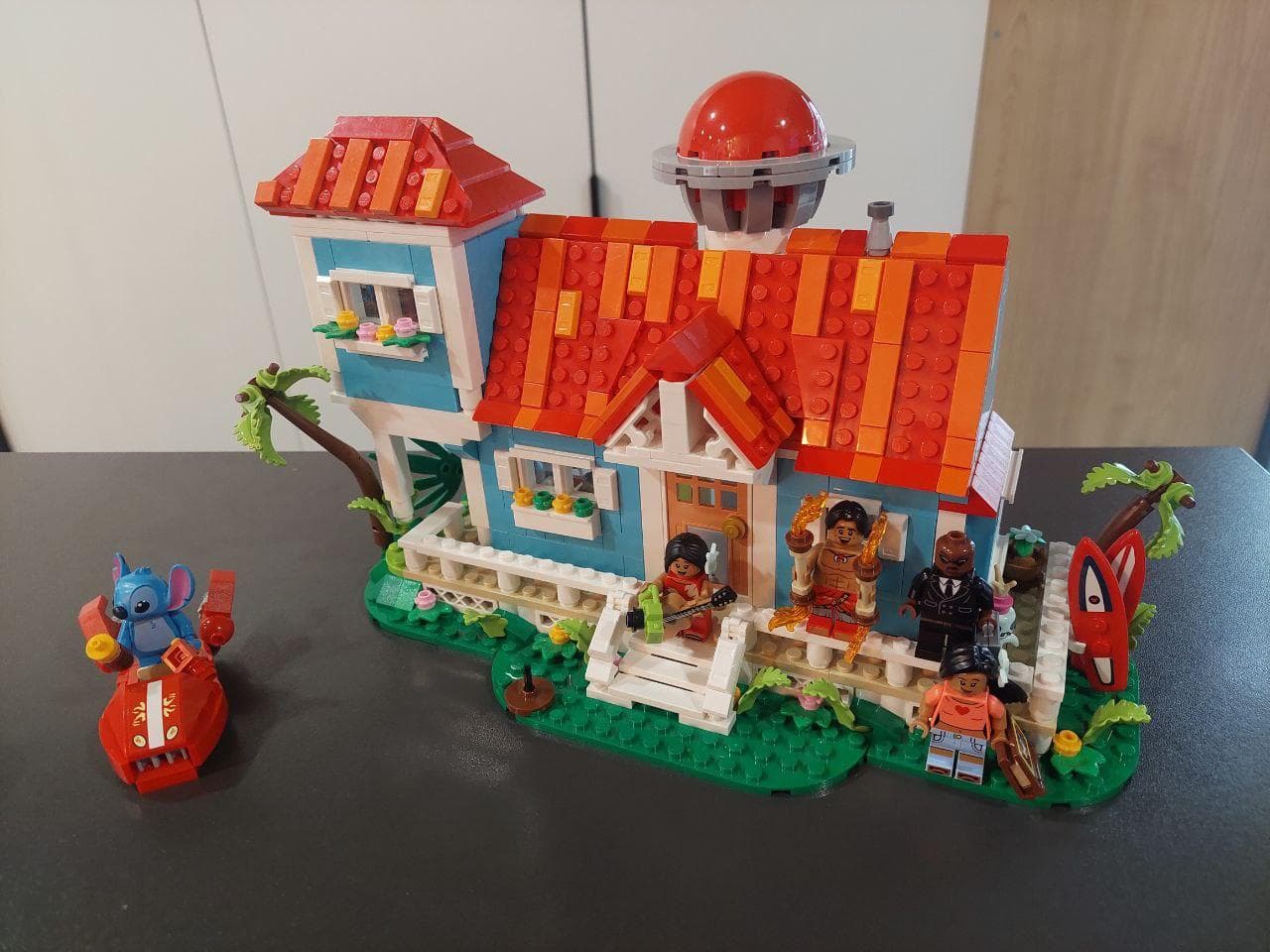 LEGO 43268 Lilo and Stitch Beach House